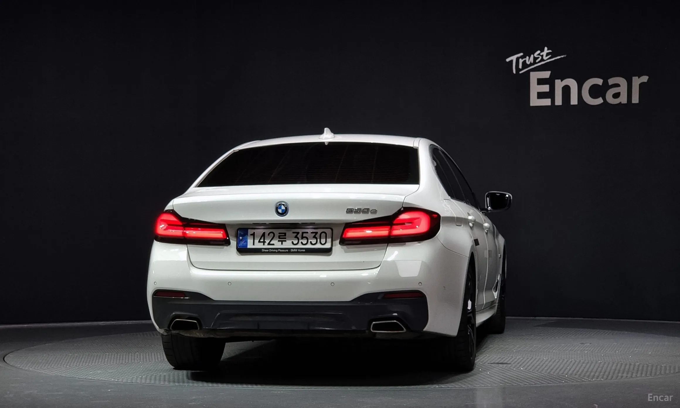 BMW 5 Series (G30) превью 3