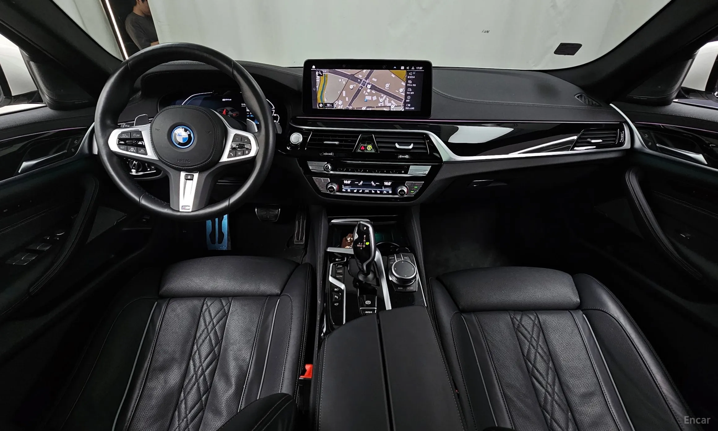 BMW 5 Series (G30) превью 4