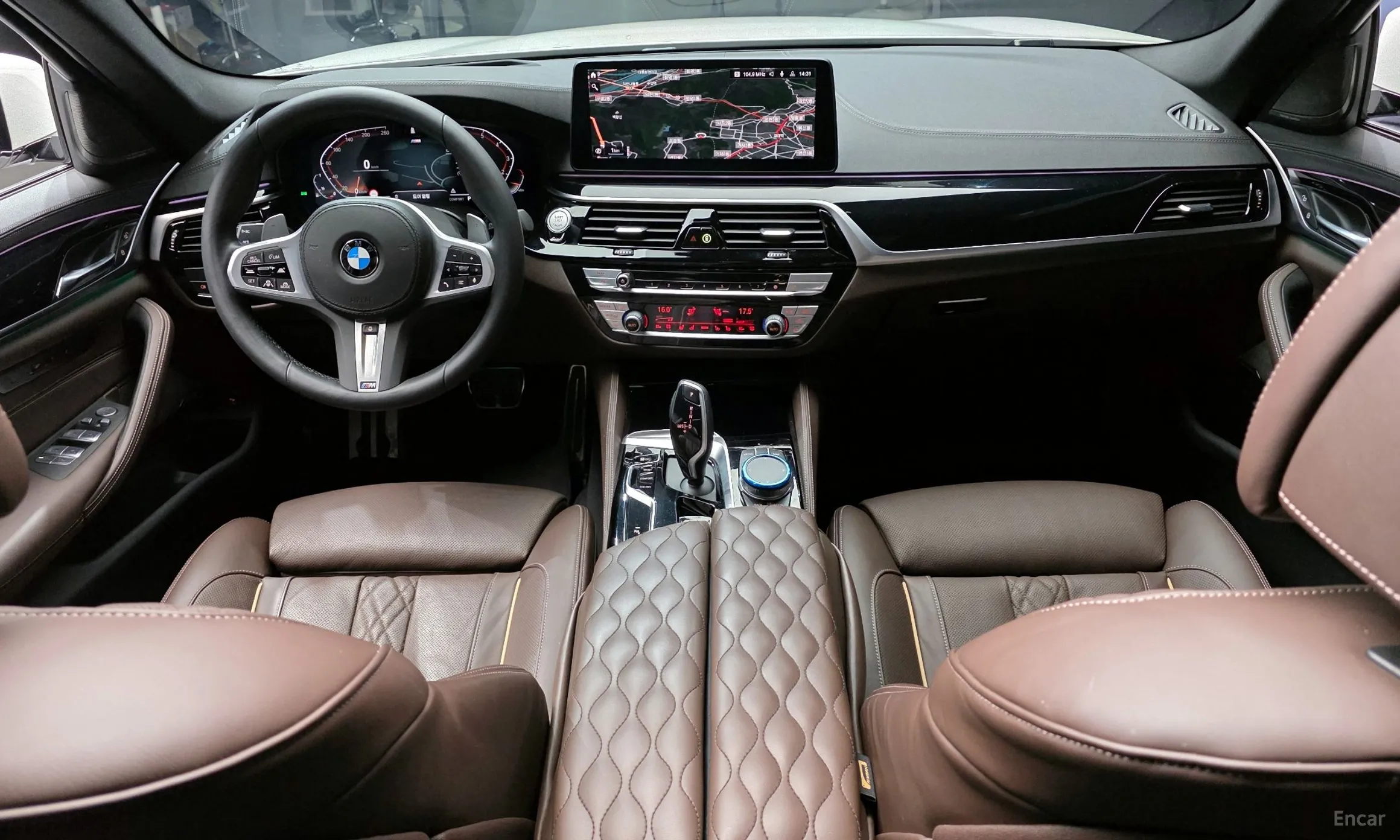BMW 5 Series (G30) превью 4
