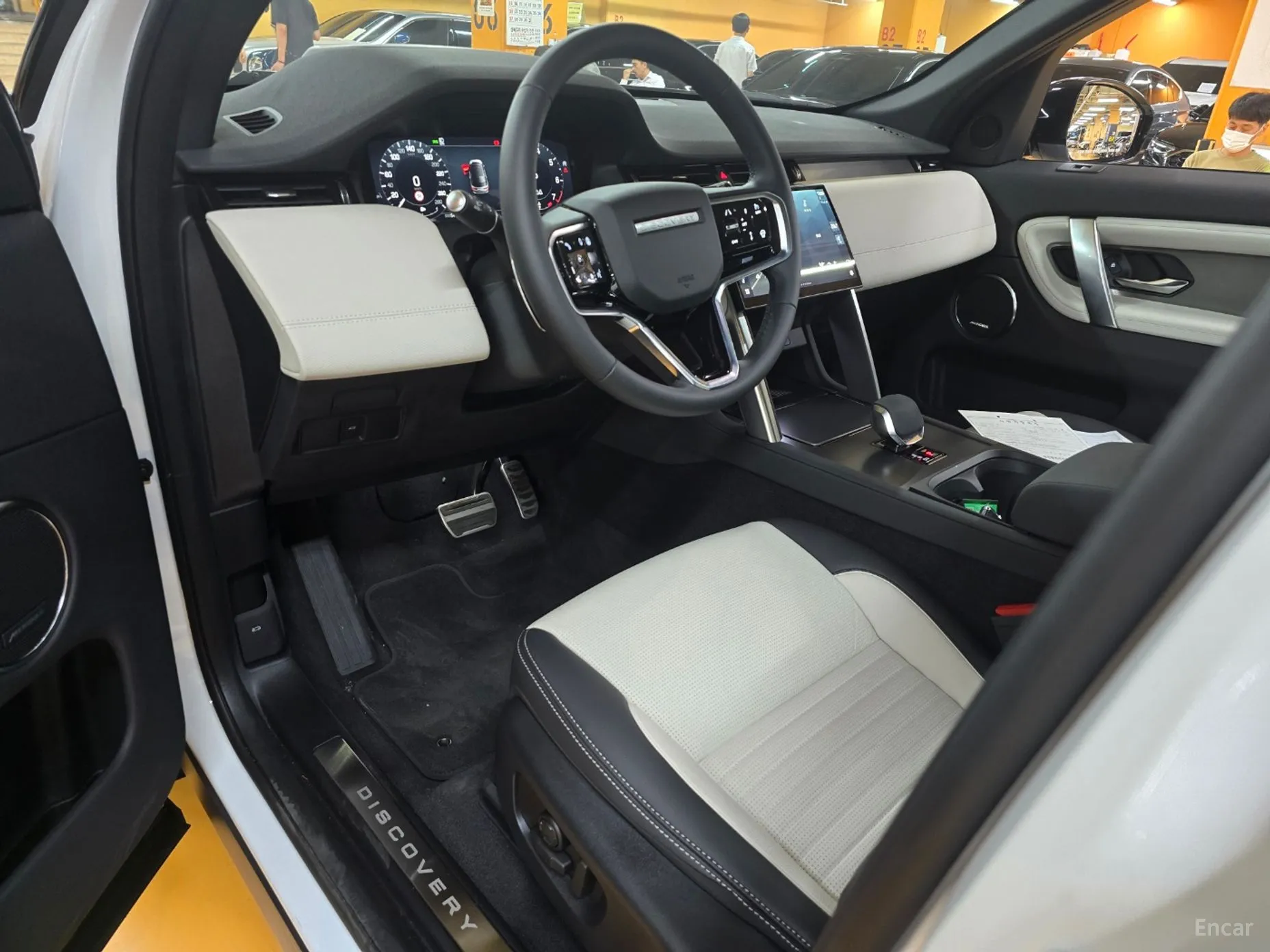 Land Rover Discovery Sports превью 2