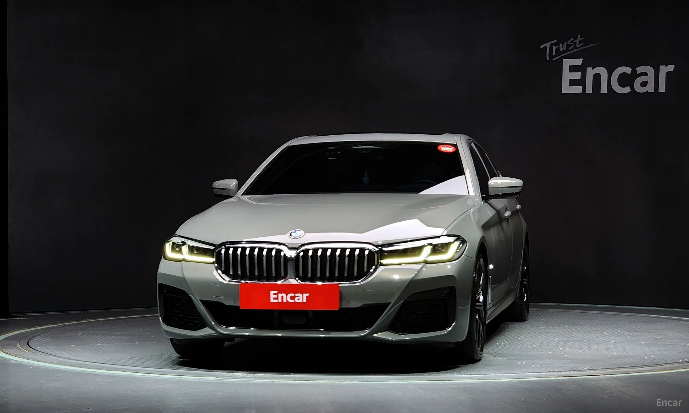 BMW 5 Series (G30) превью 2