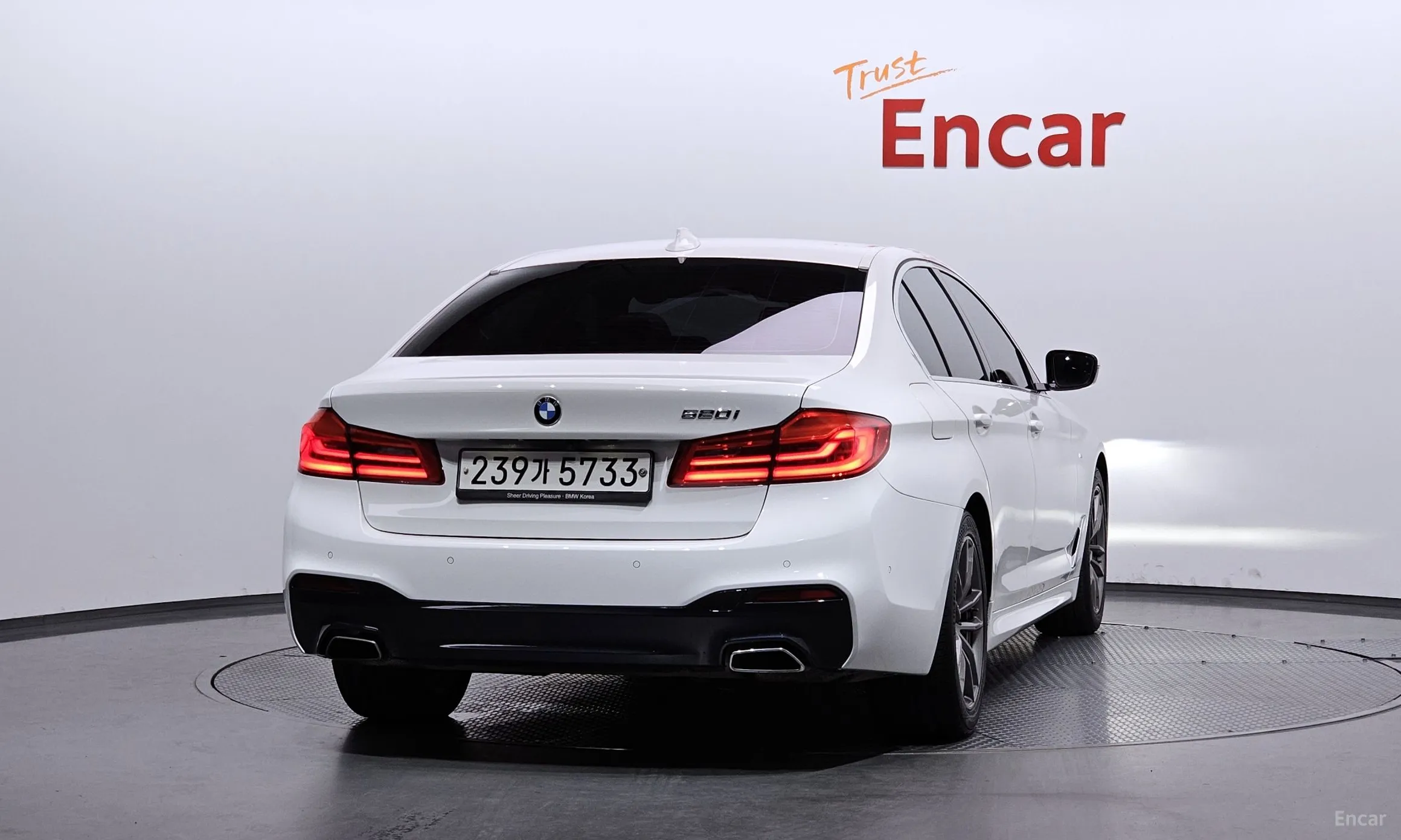 BMW 5 Series (G30) превью 3