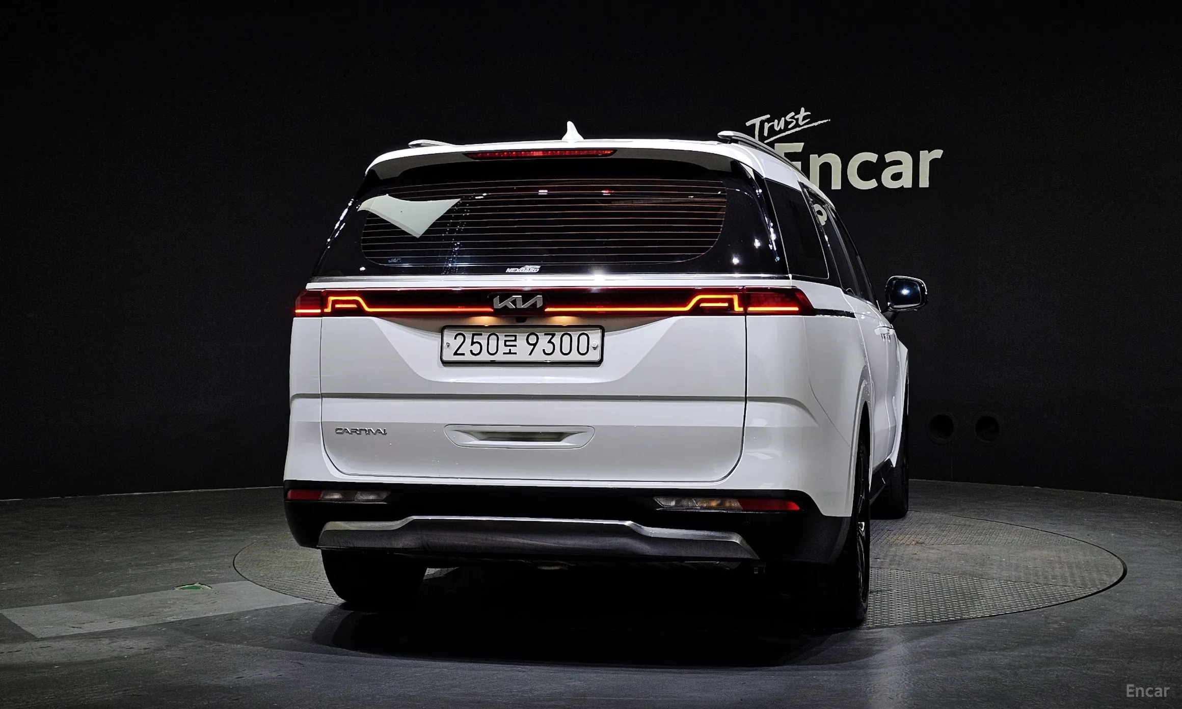 Kia Carnival Gen 4 превью 3
