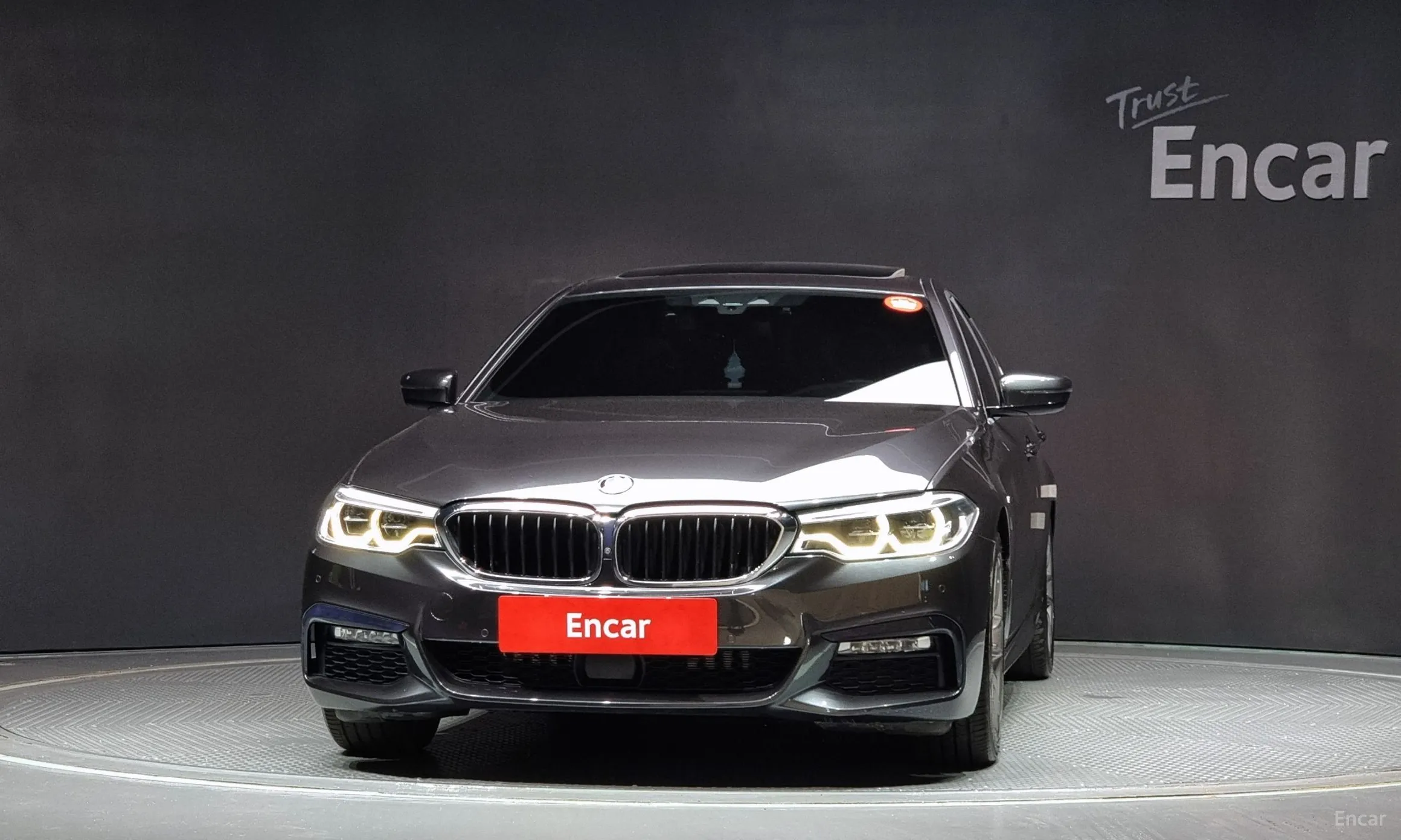 BMW 5 Series (G30) превью 2