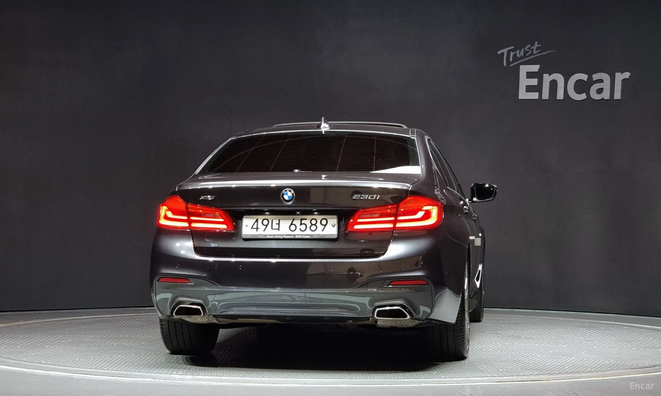 BMW 5 Series (G30) превью 3