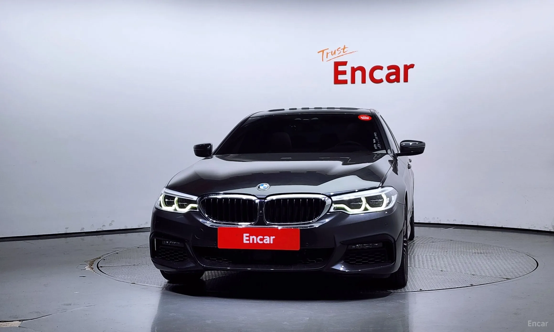 BMW 5 Series (G30) превью 2