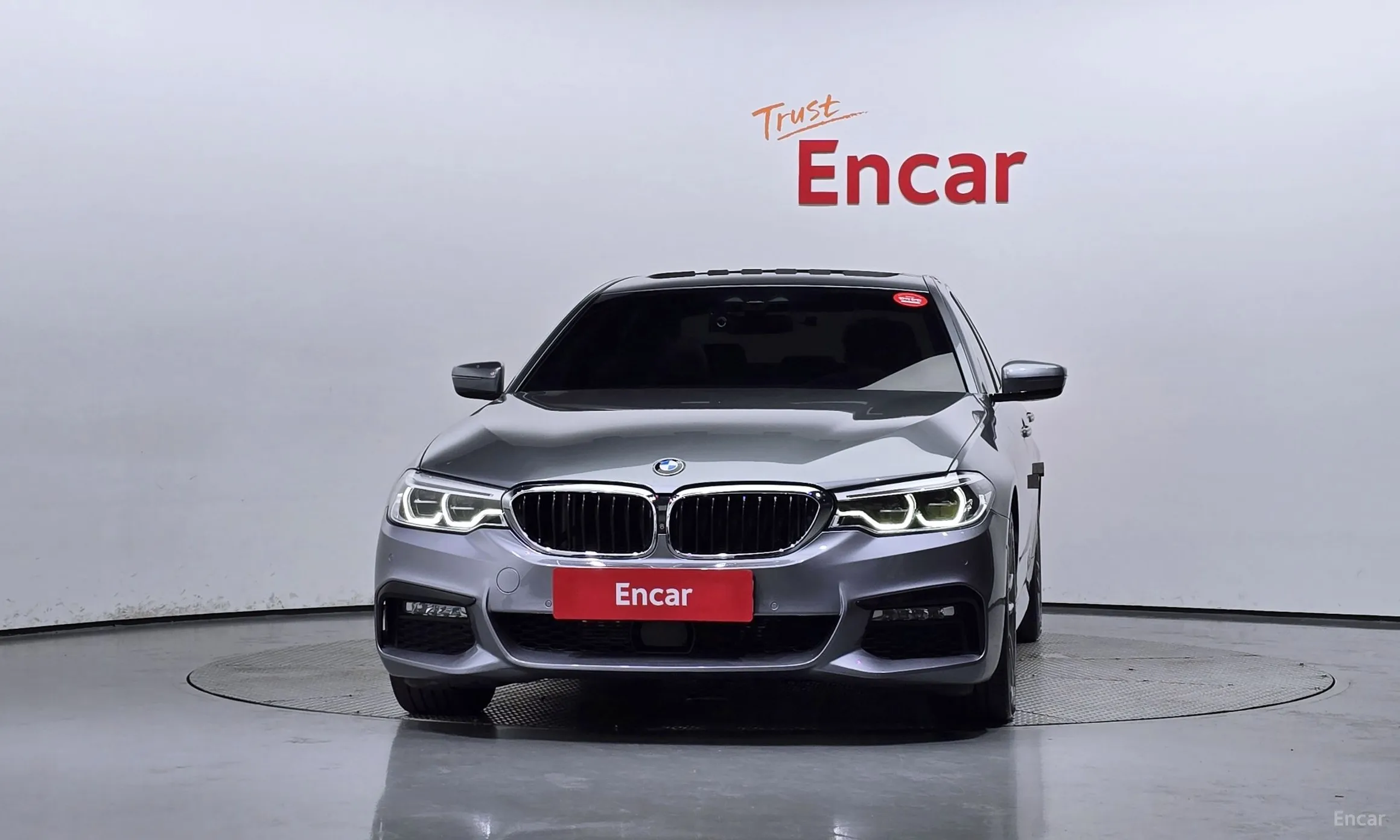 BMW 5 Series (G30) превью 2