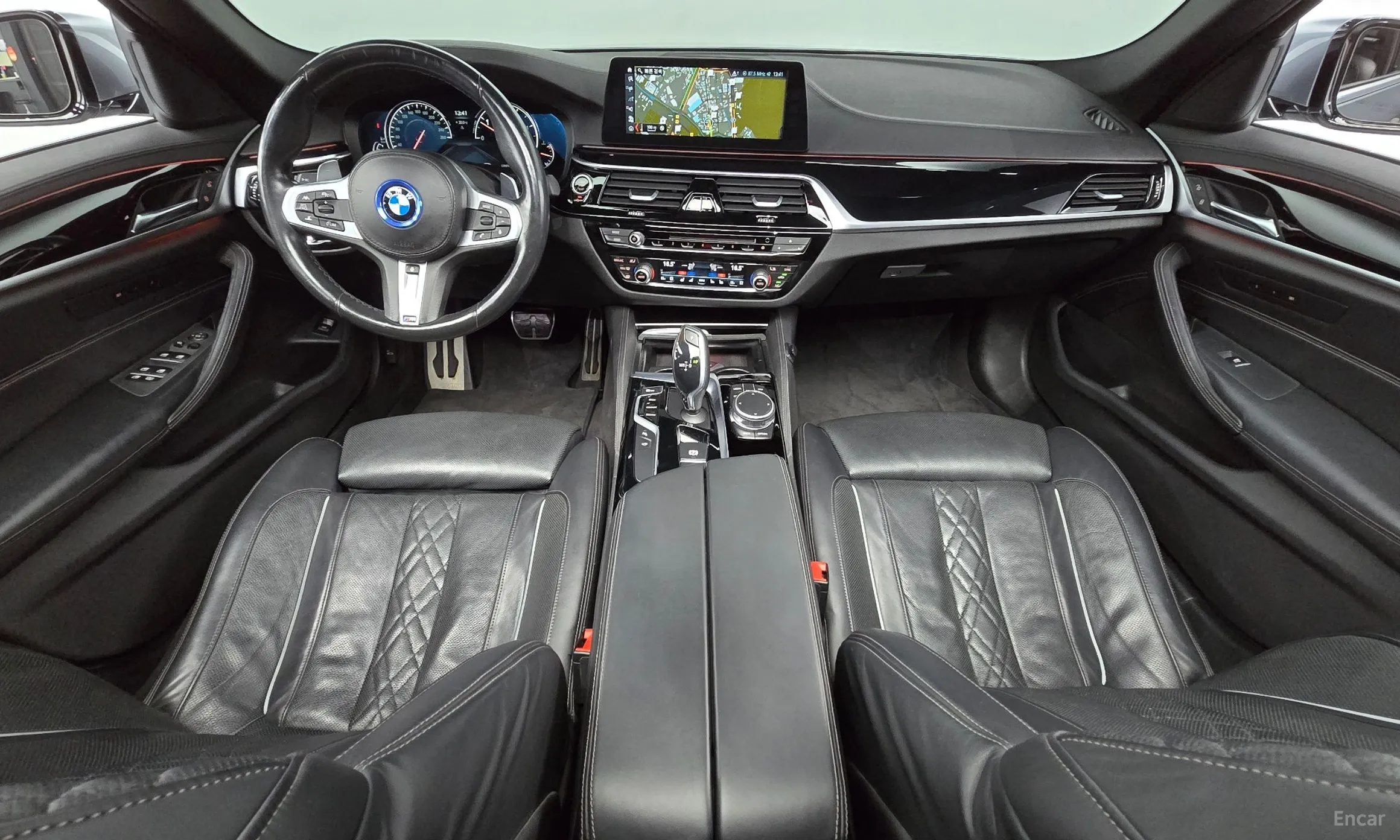 BMW 5 Series (G30) превью 4