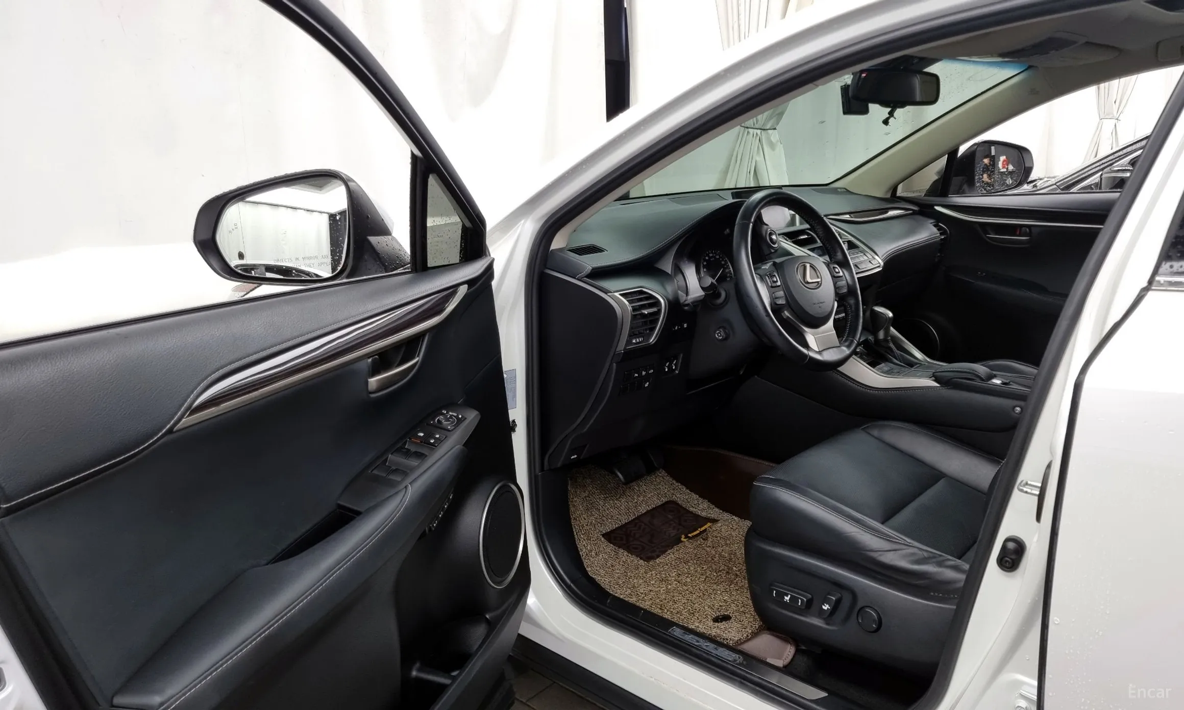 Lexus NX300h превью 10