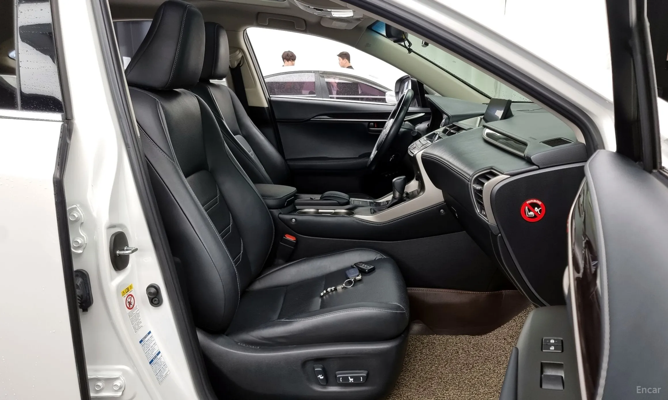 Lexus NX300h превью 11