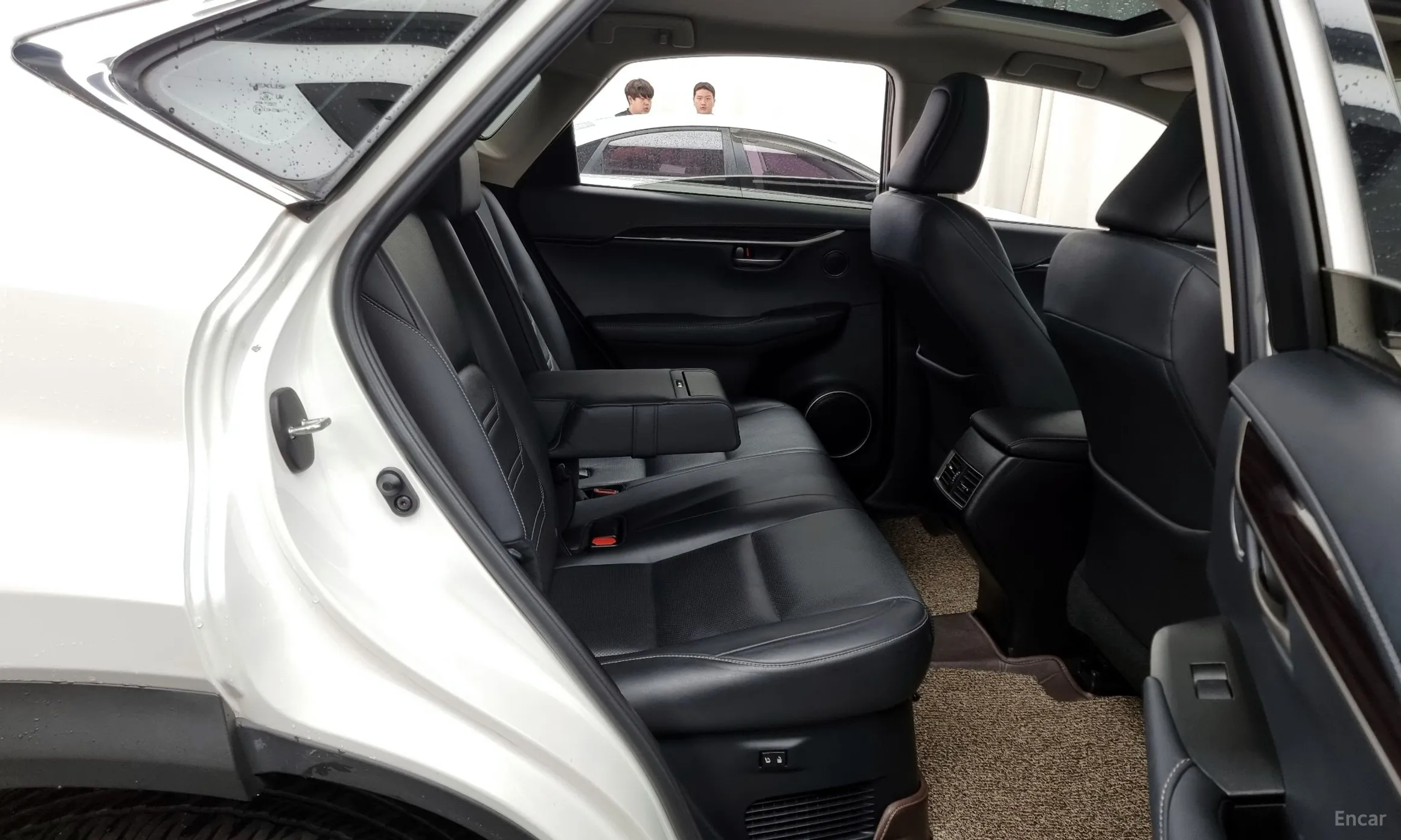 Lexus NX300h превью 12