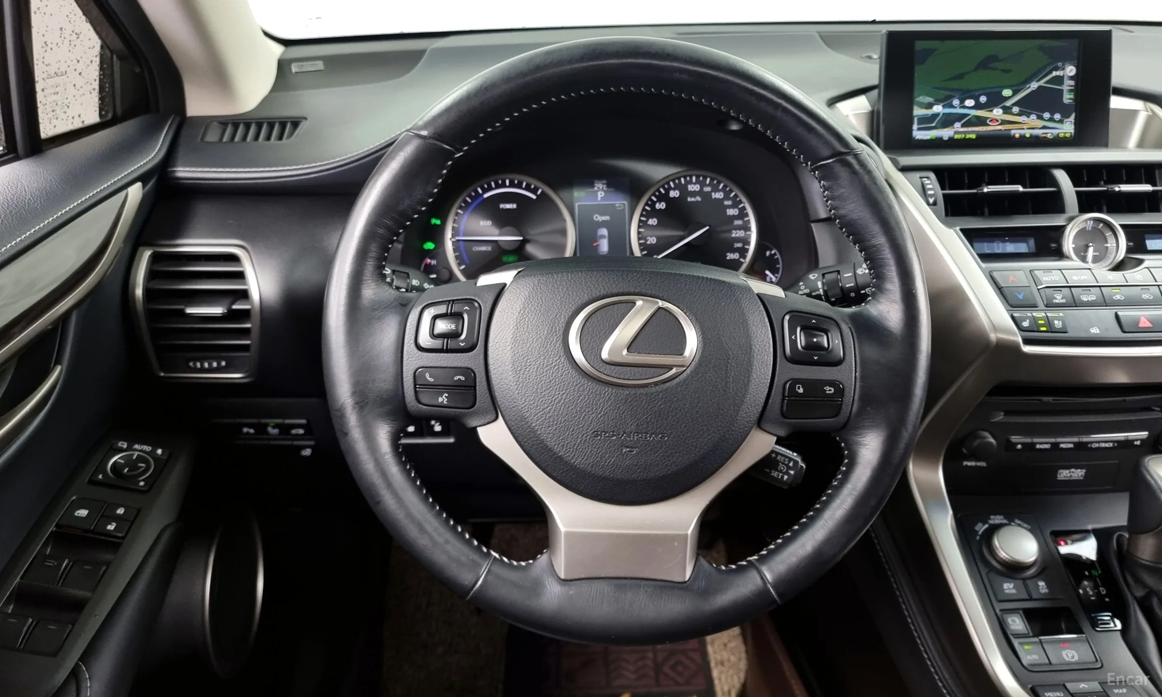 Lexus NX300h превью 13