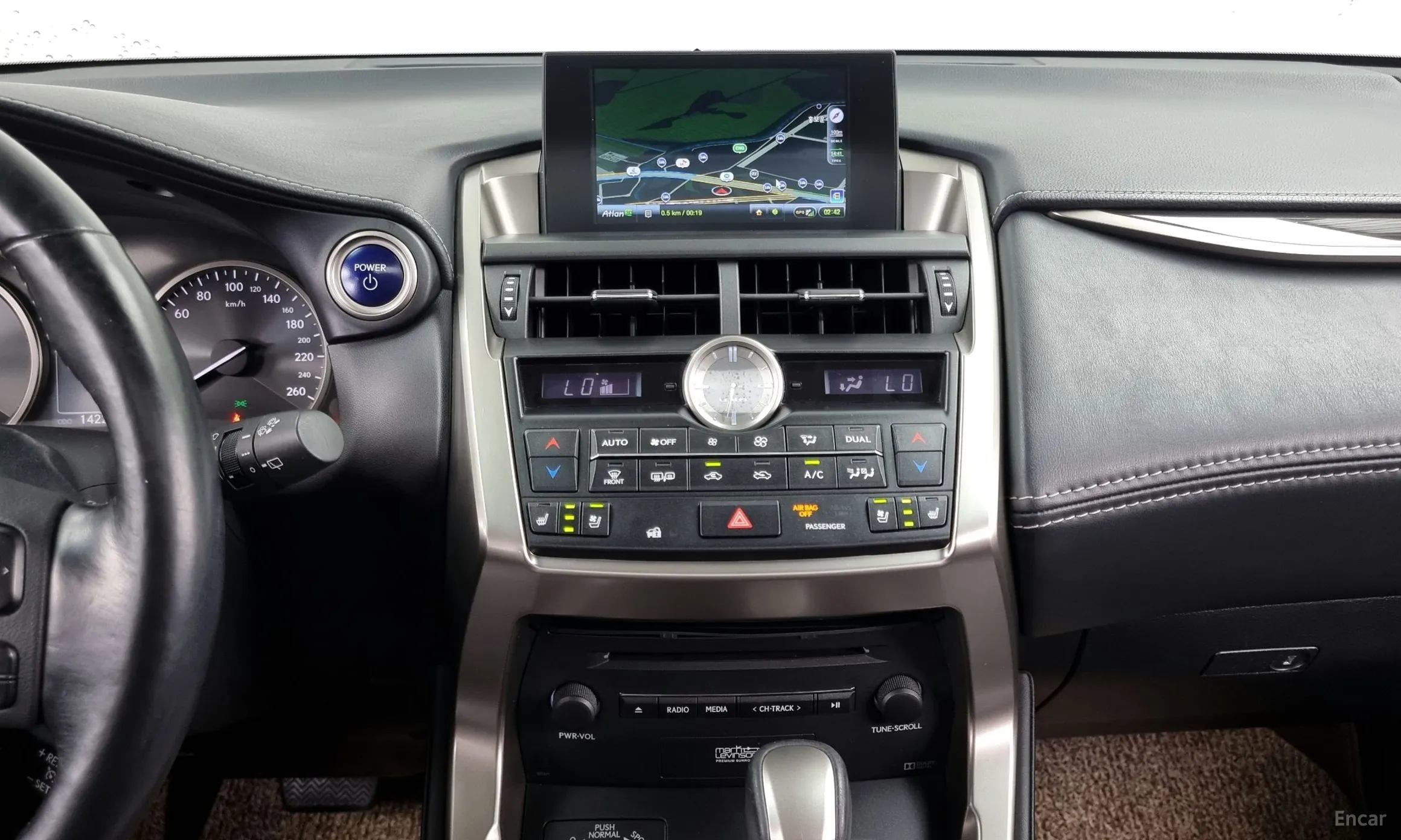 Lexus NX300h превью 14
