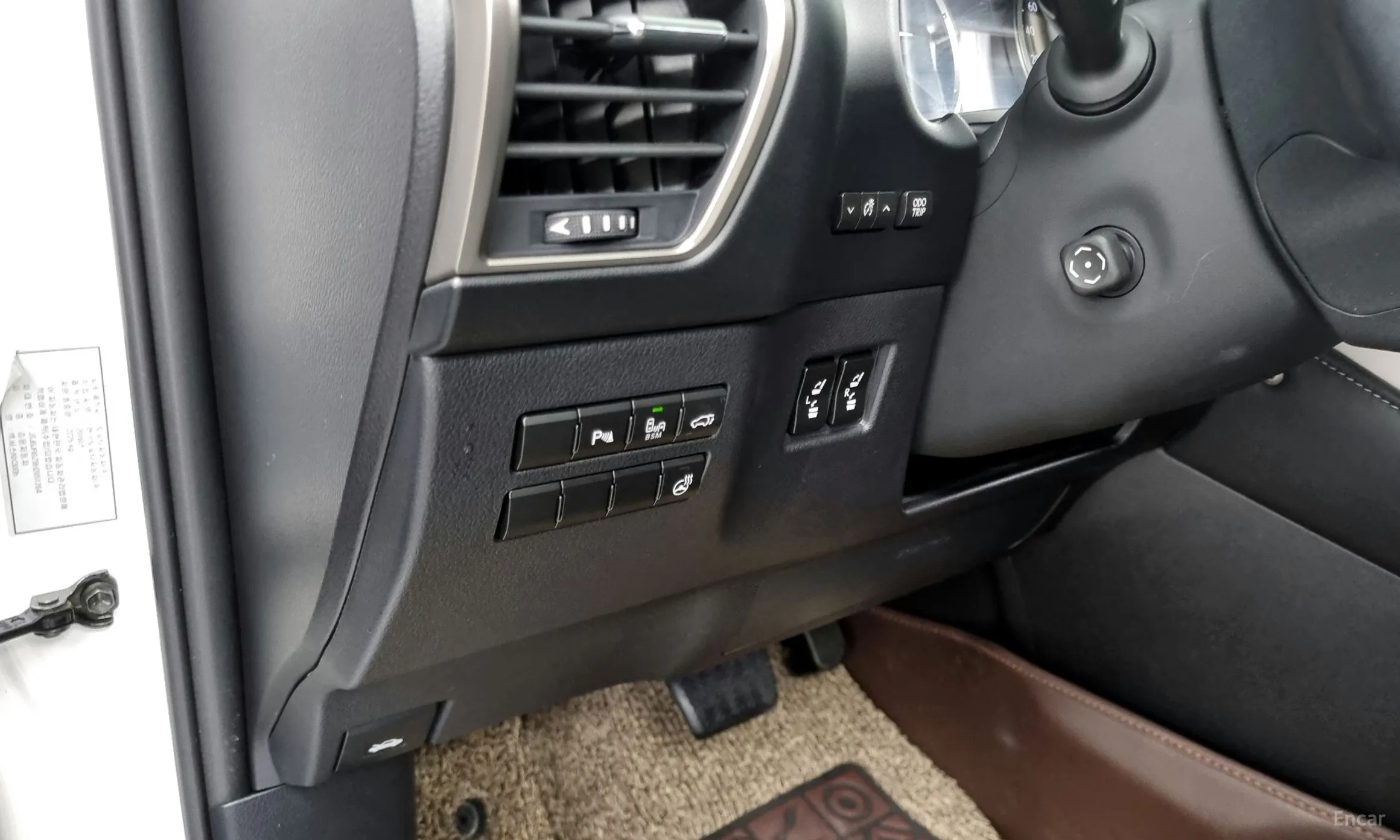 Lexus NX300h превью 16