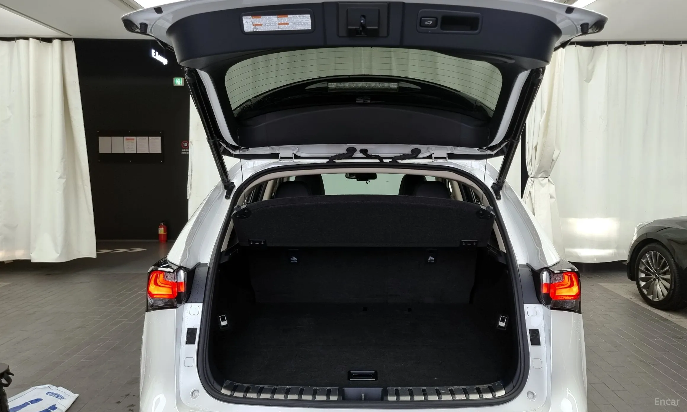Lexus NX300h превью 20