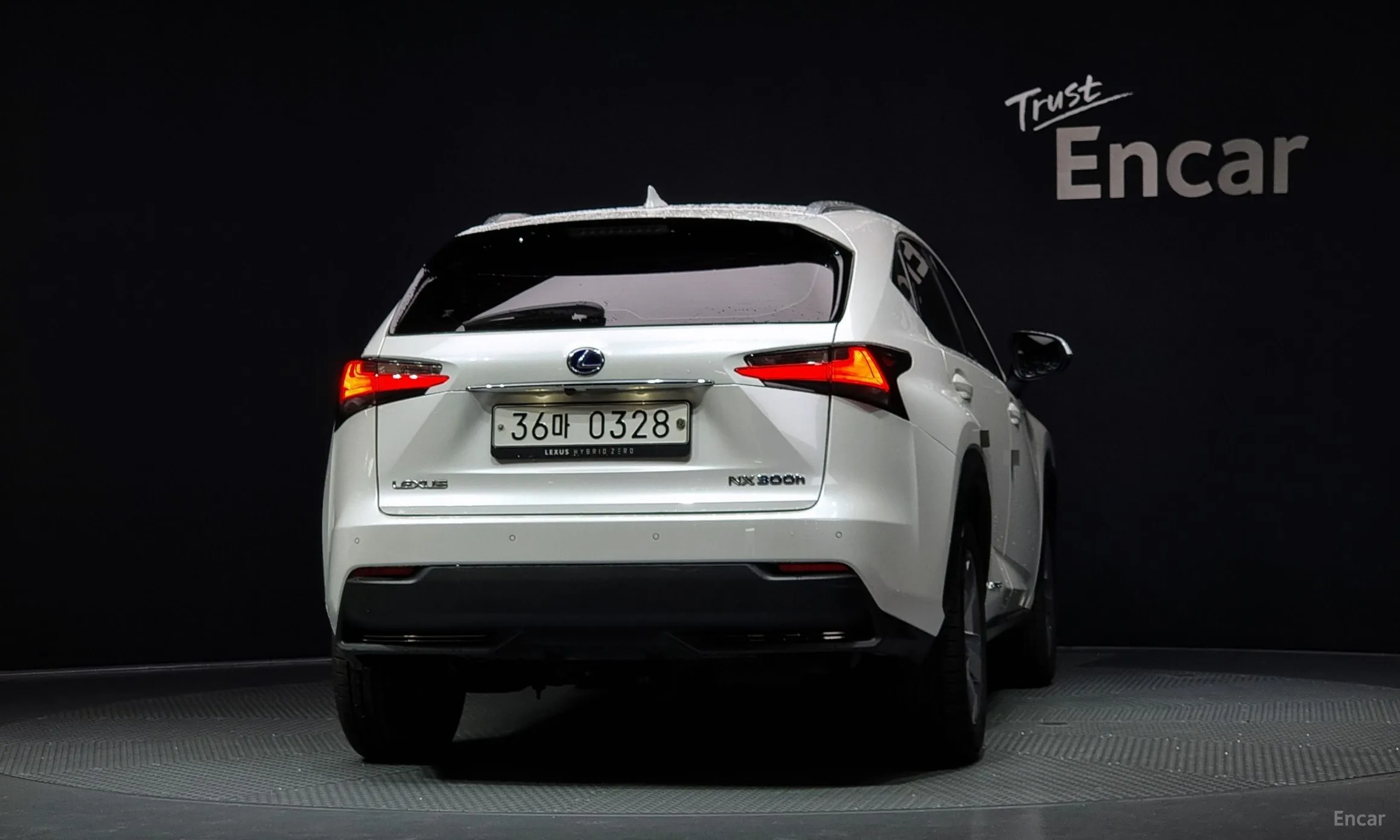 Lexus NX300h превью 4