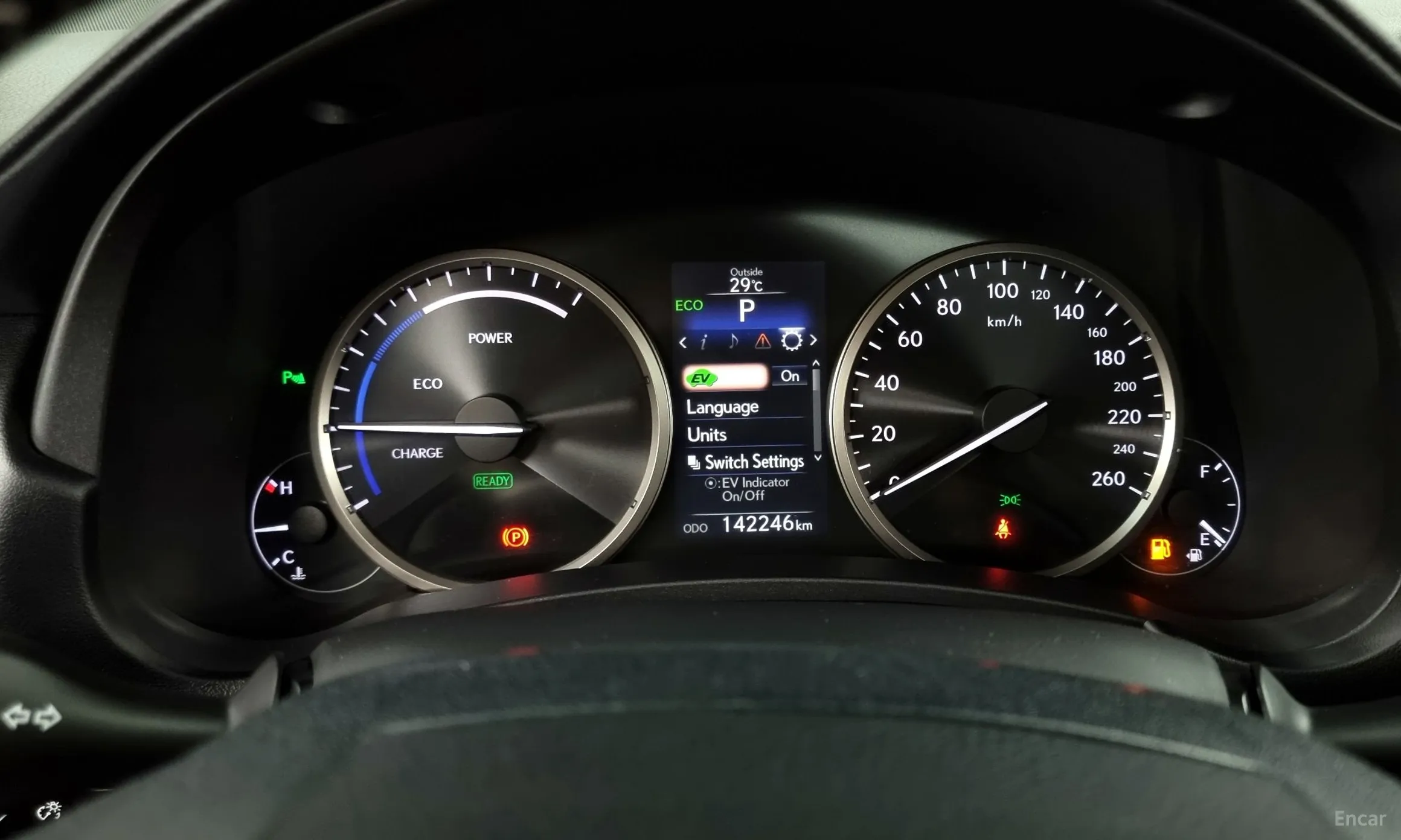 Lexus NX300h превью 8