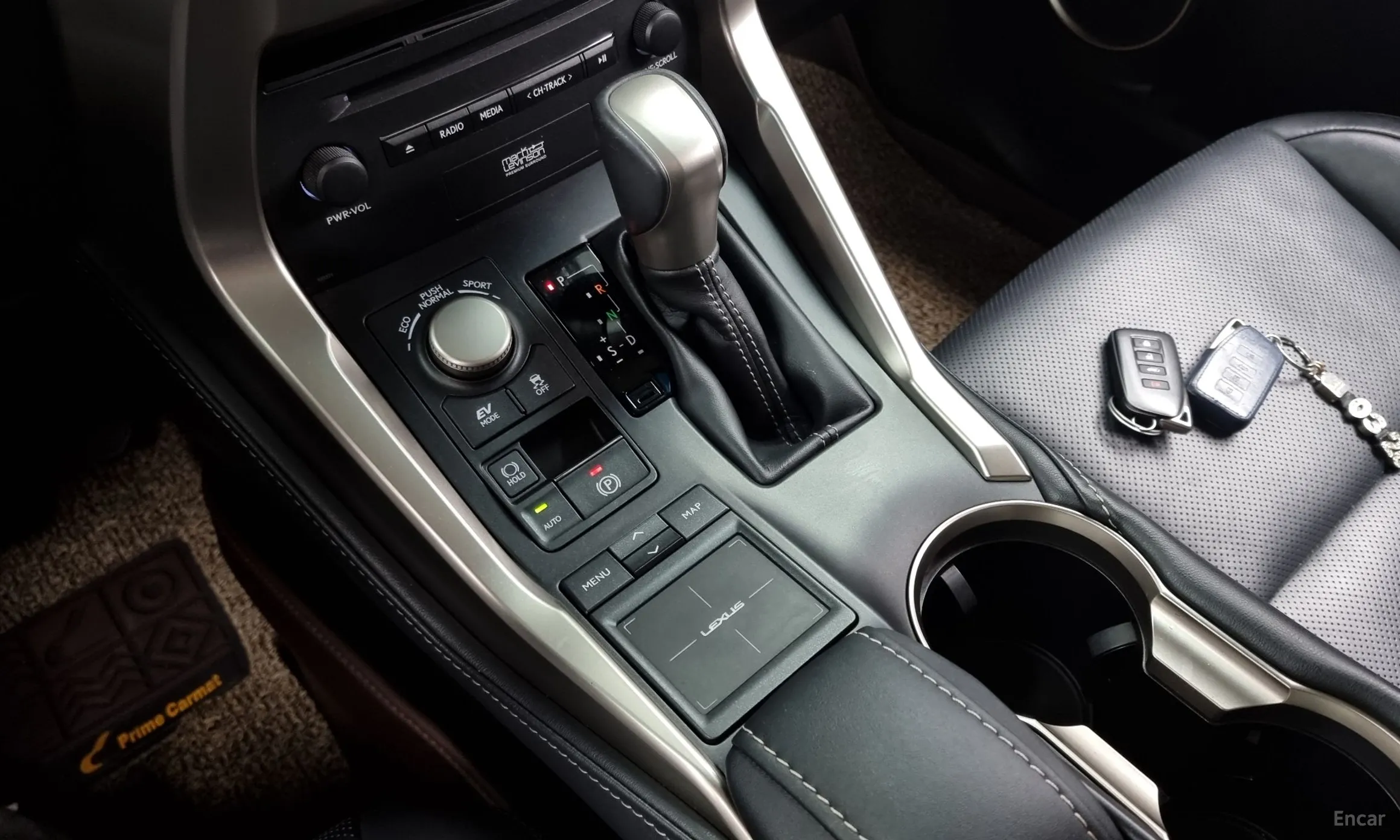 Lexus NX300h превью 9