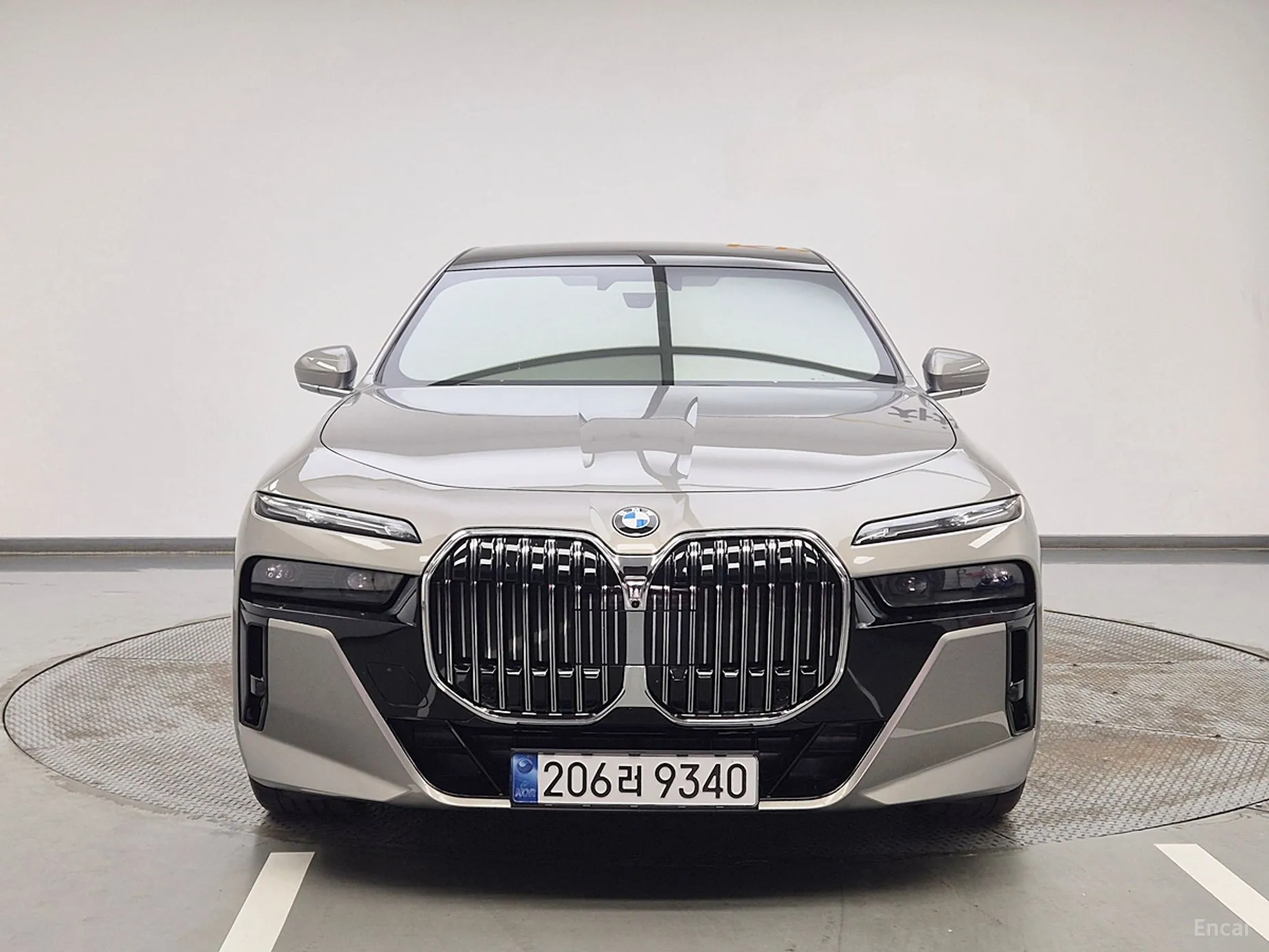 BMW 7 Series (G70) превью 2
