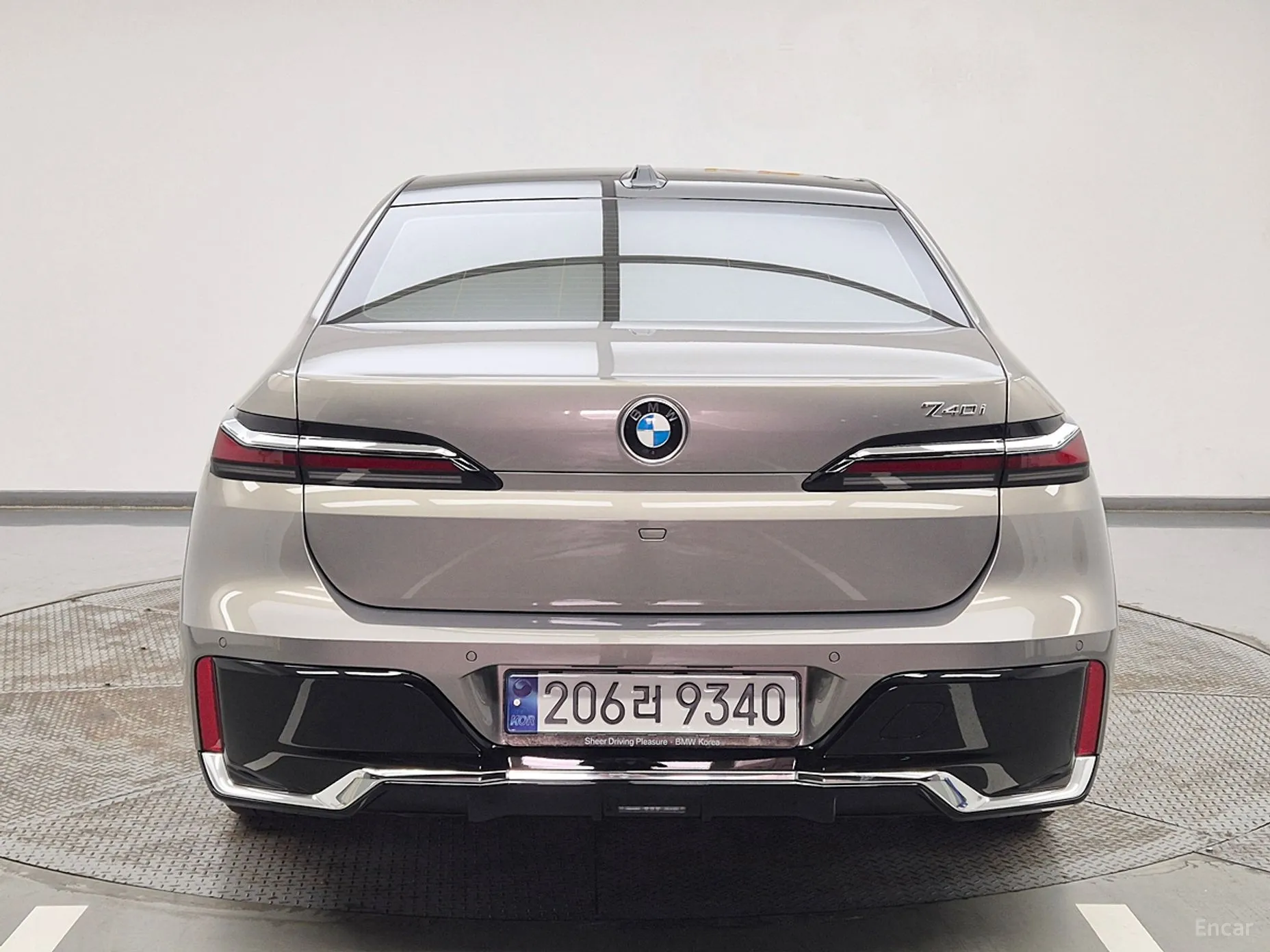 BMW 7 Series (G70) превью 3