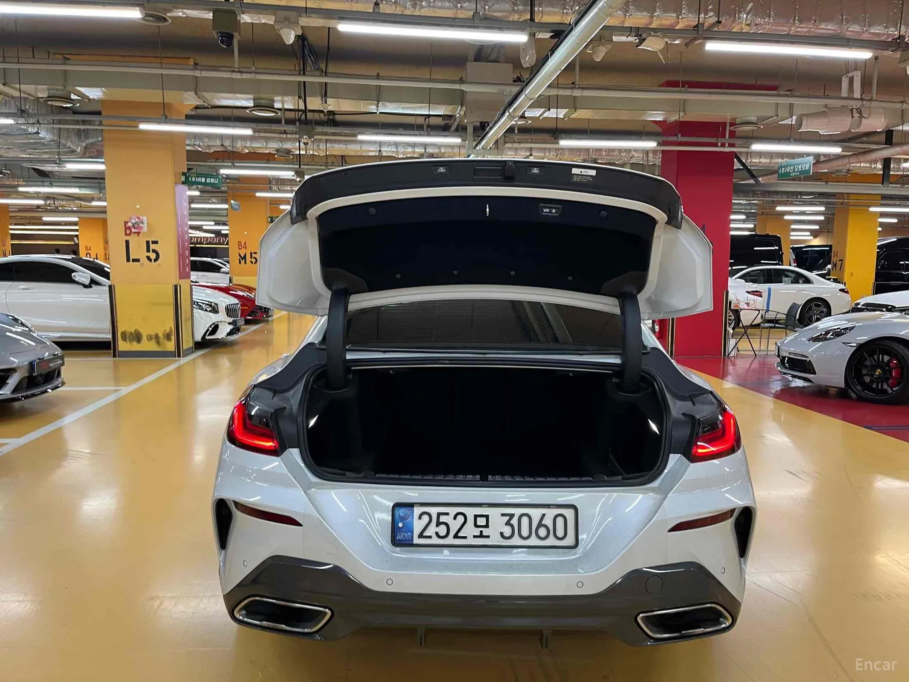 BMW 8-series (G15) превью 4