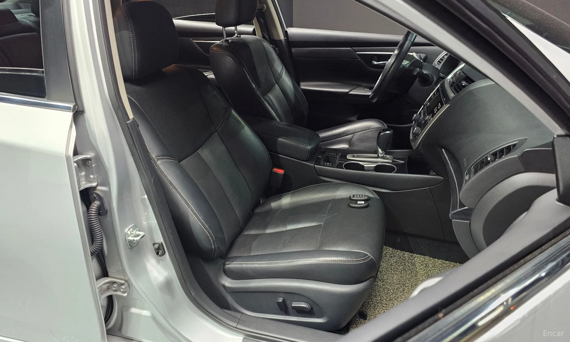Nissan Altima превью 10