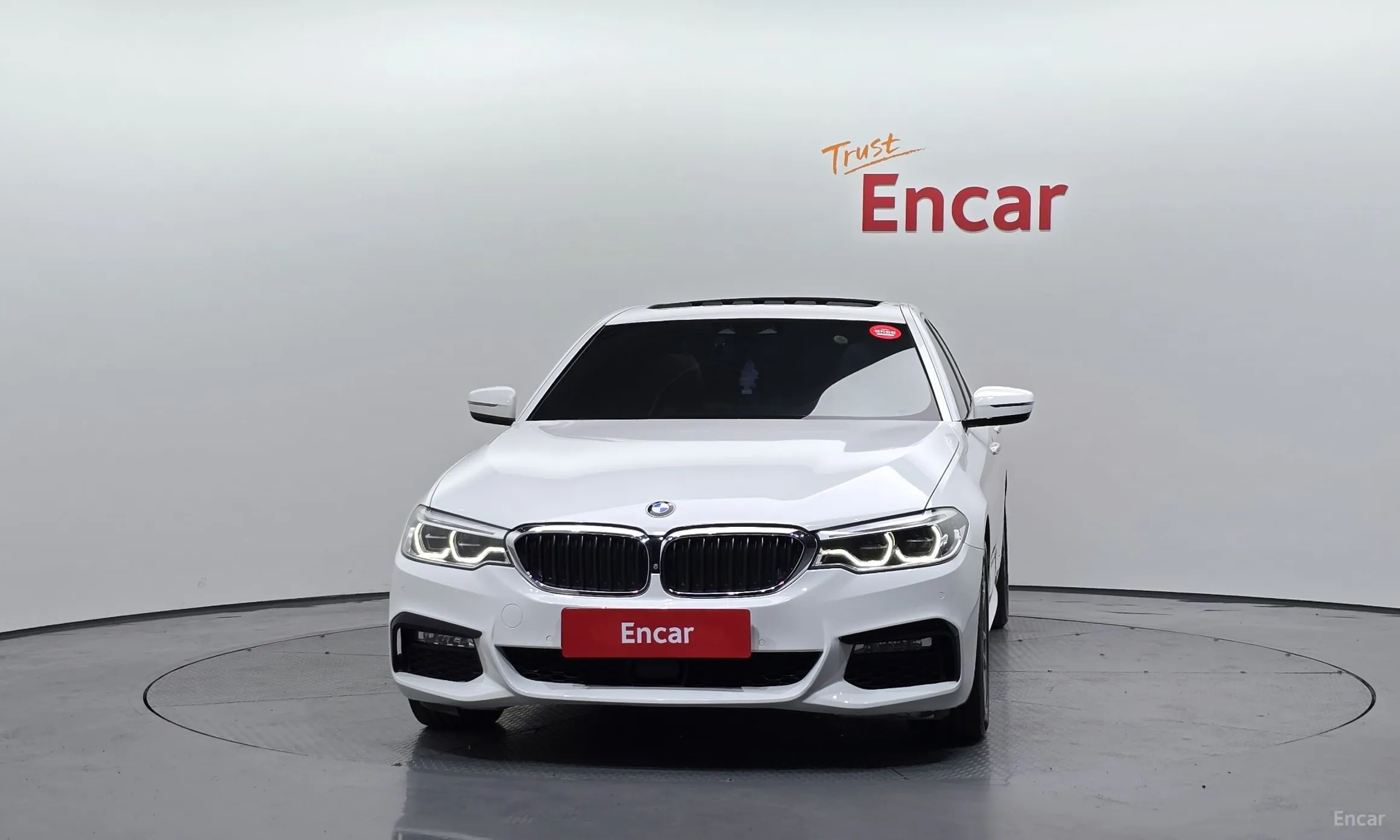 BMW 5 Series (G30) превью 2