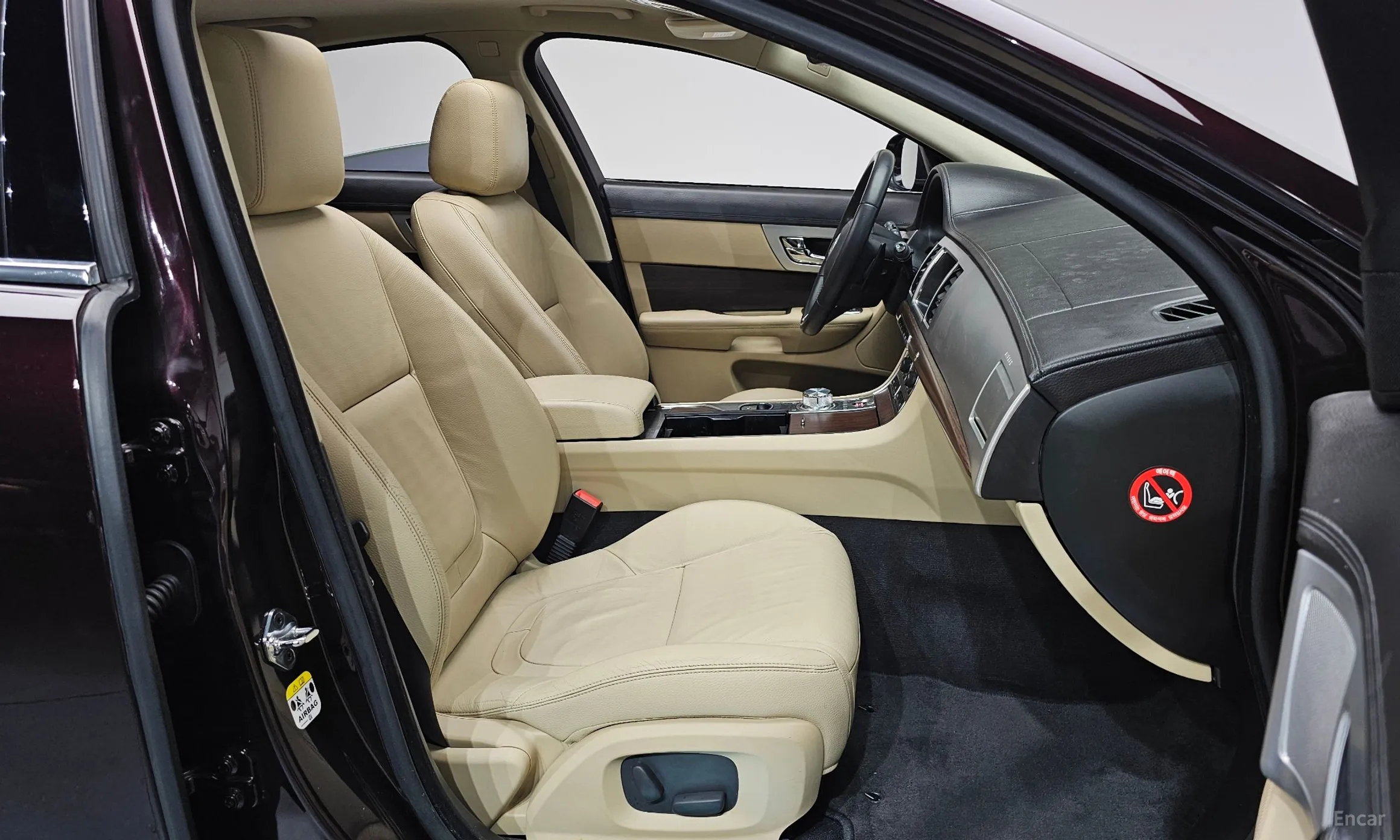Jaguar New XF превью 10