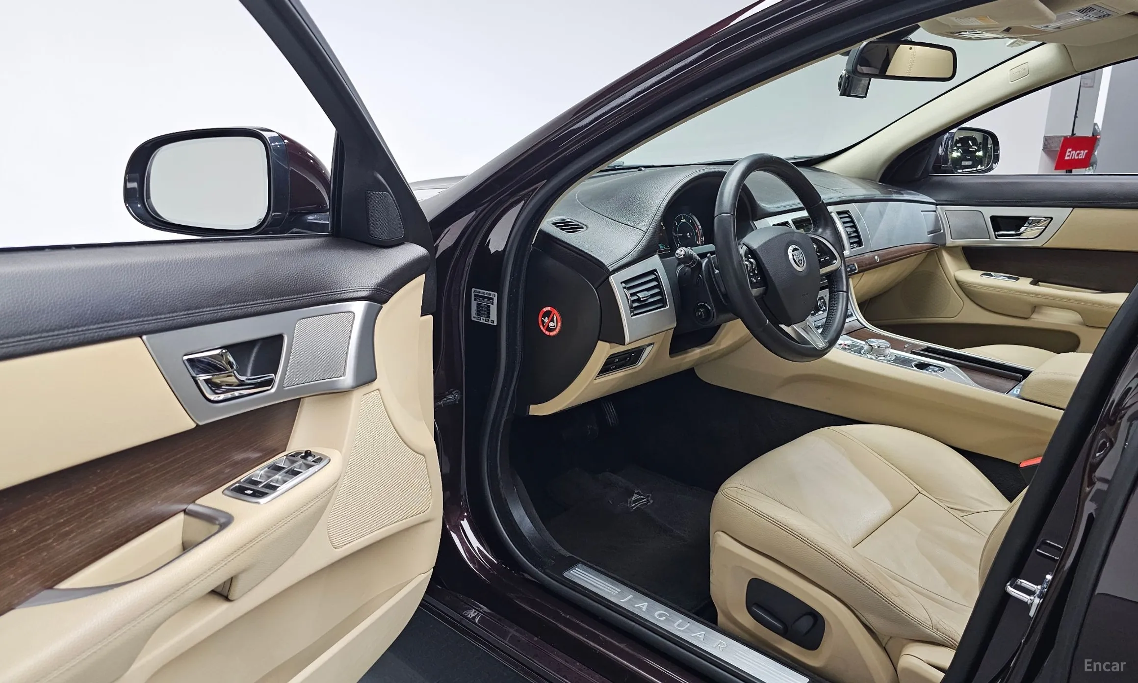 Jaguar New XF превью 12