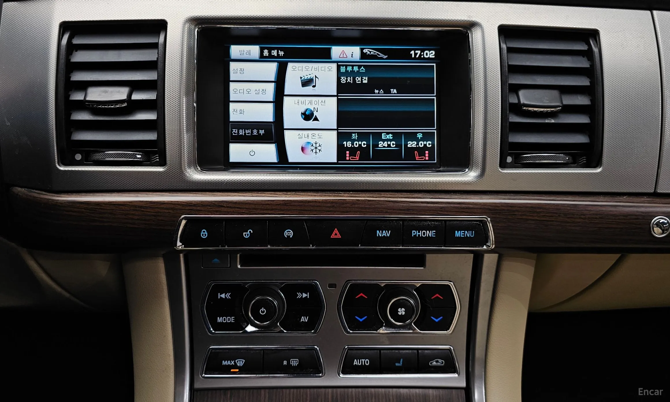 Jaguar New XF превью 14