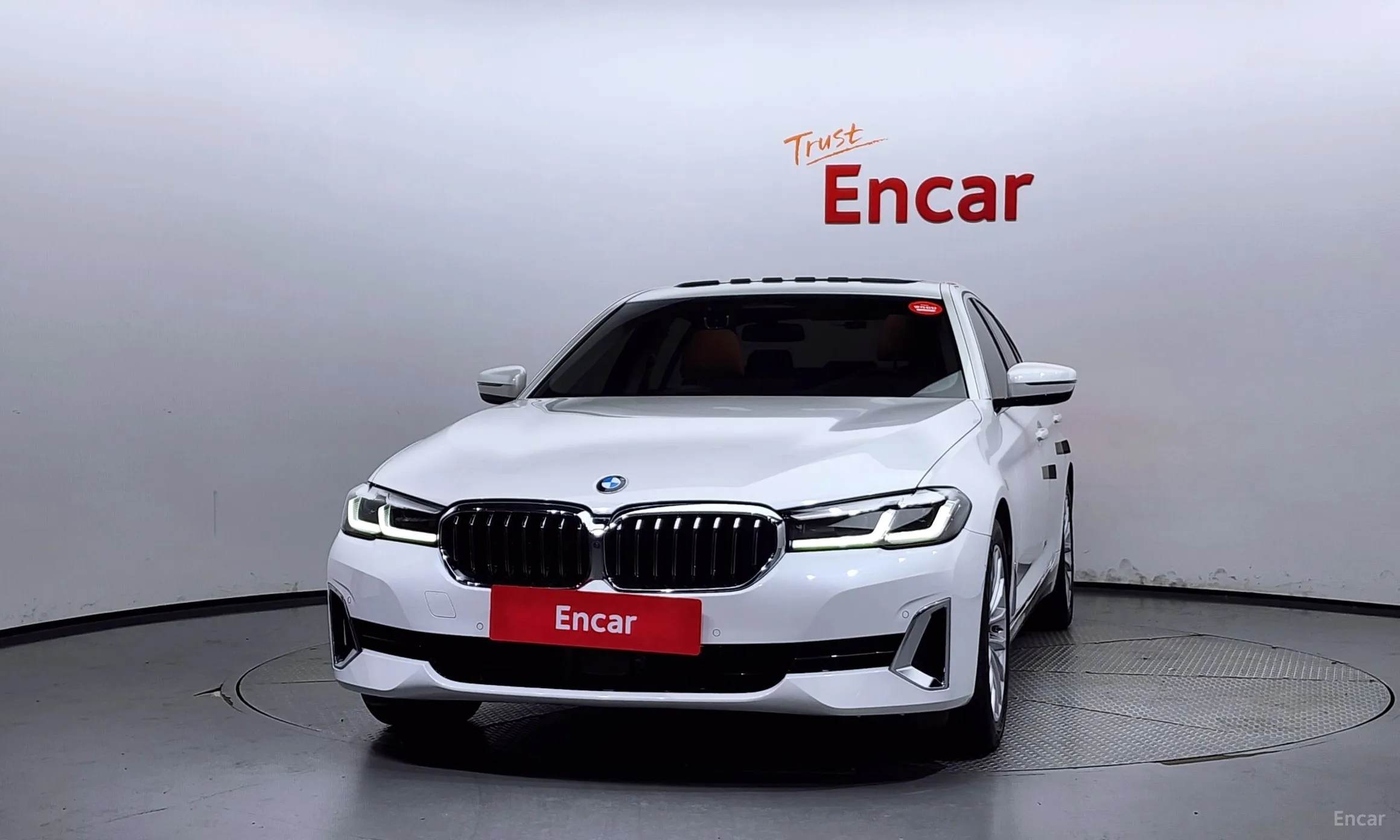 BMW 5 Series (G30) превью 2