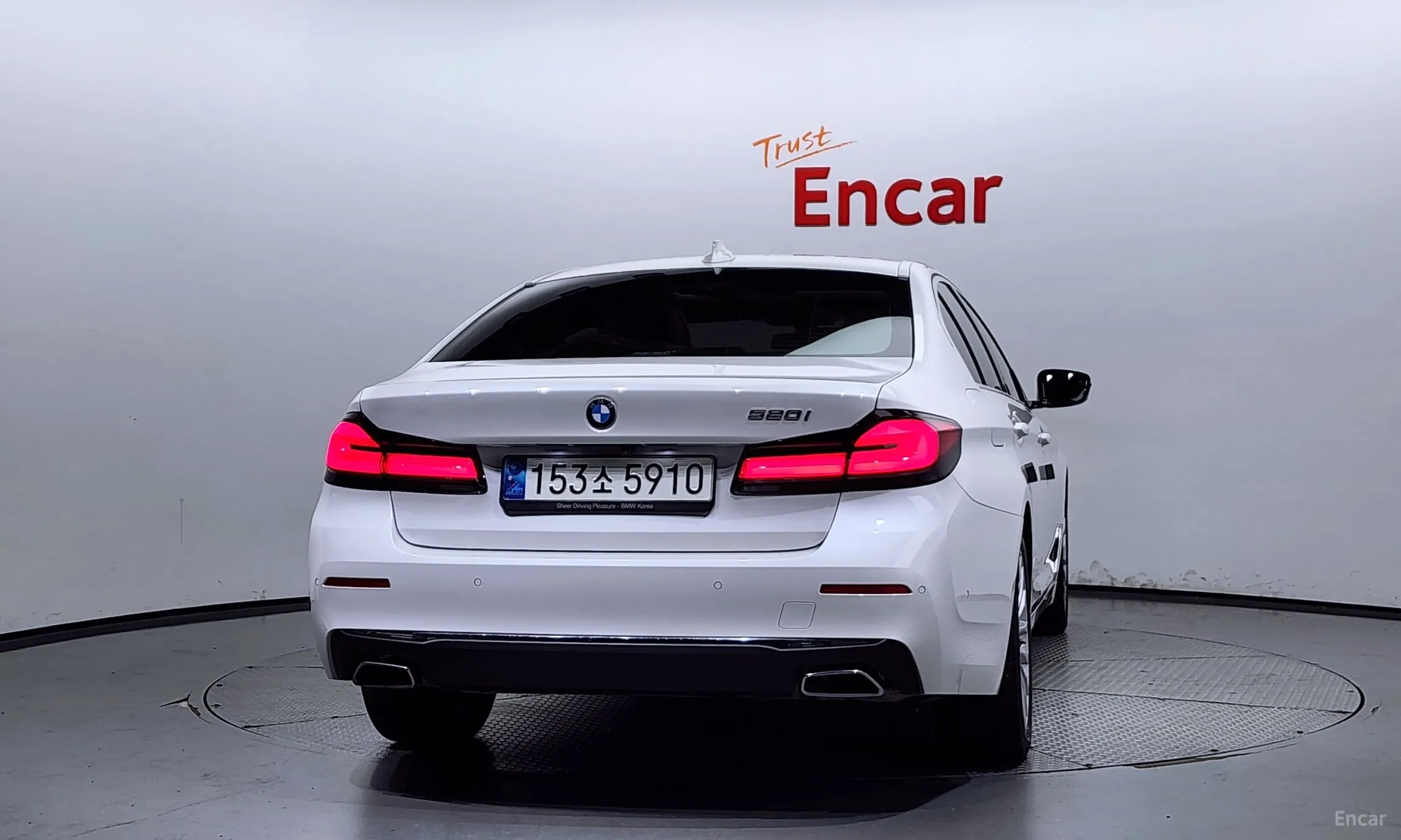 BMW 5 Series (G30) превью 3