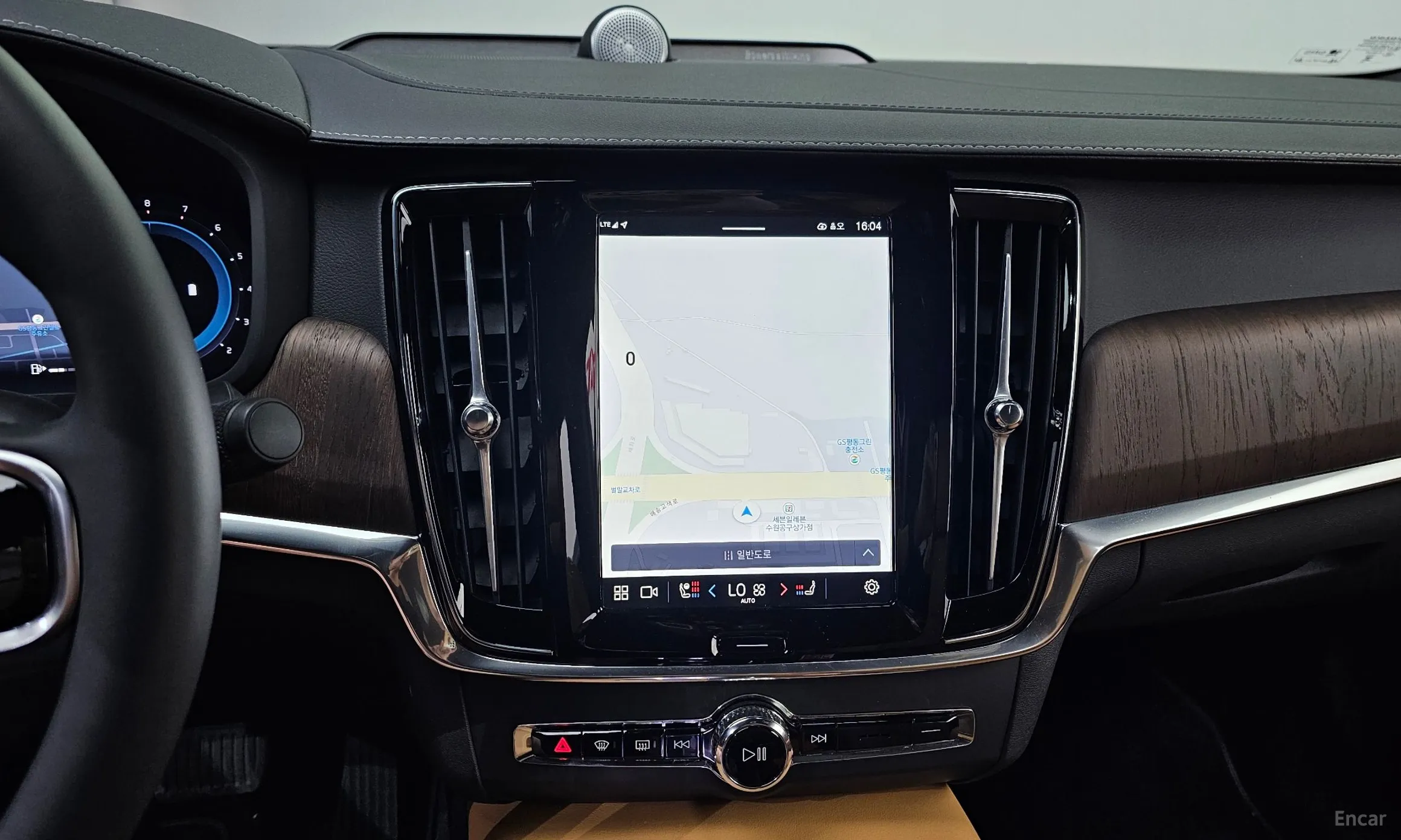 Volvo S90 превью 14