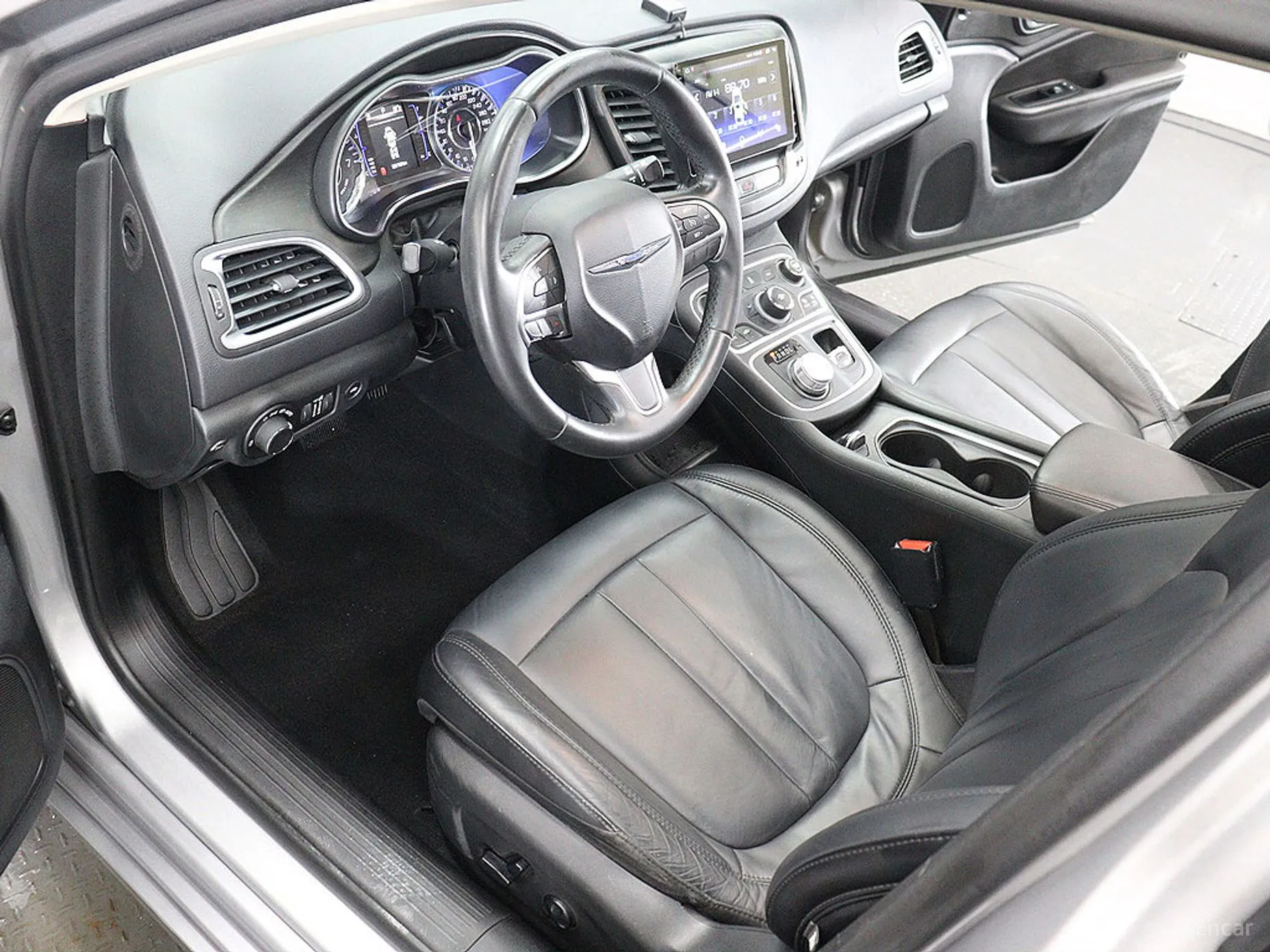 Chrysler 200 Second generation превью 17