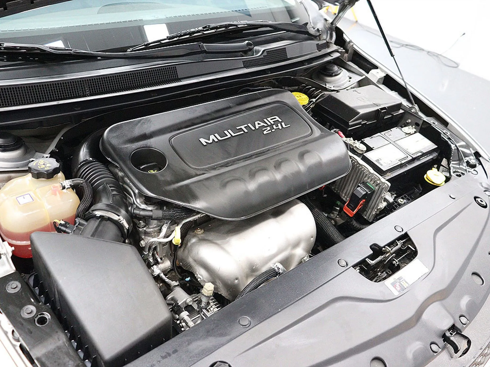 Chrysler 200 Second generation превью 7