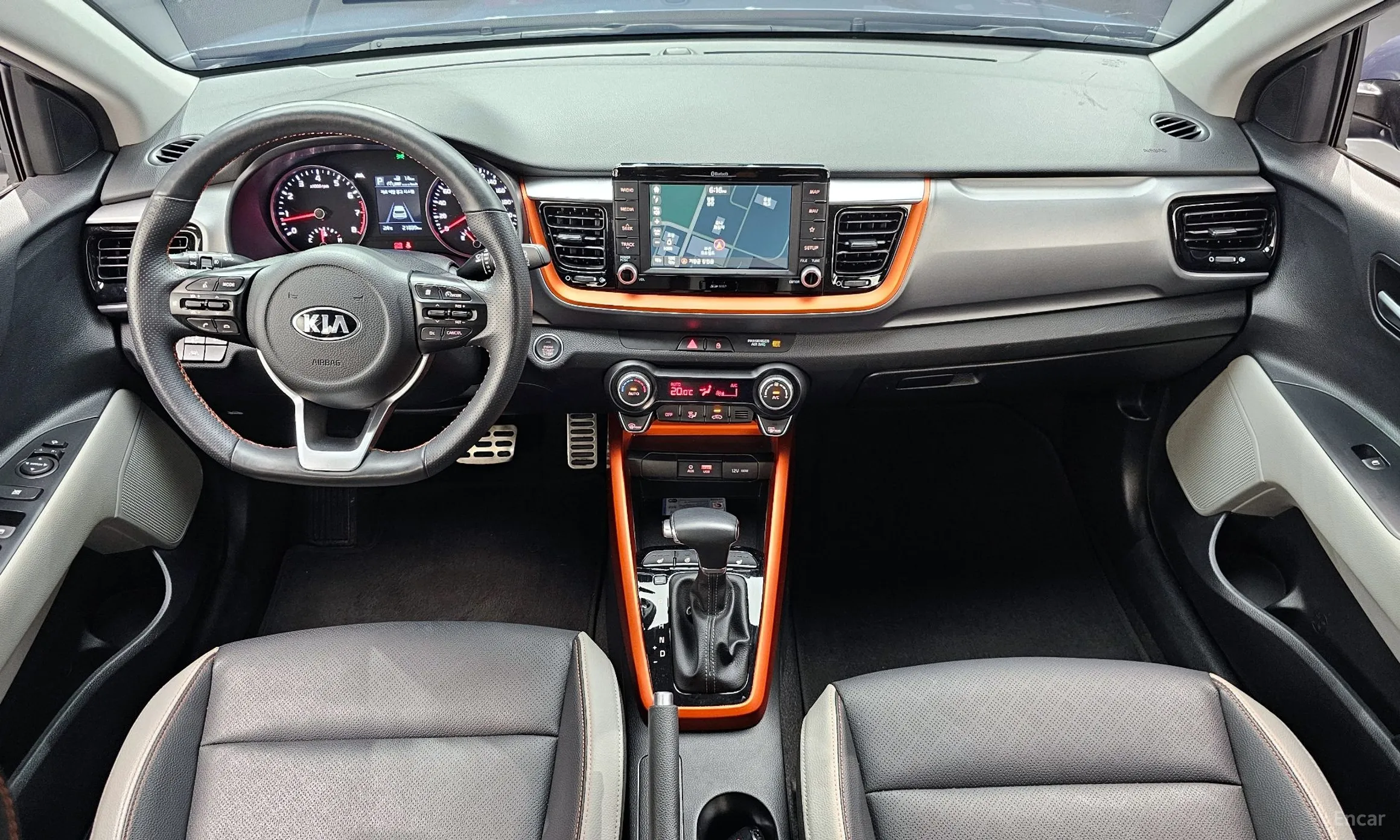 Kia Stonic превью 4