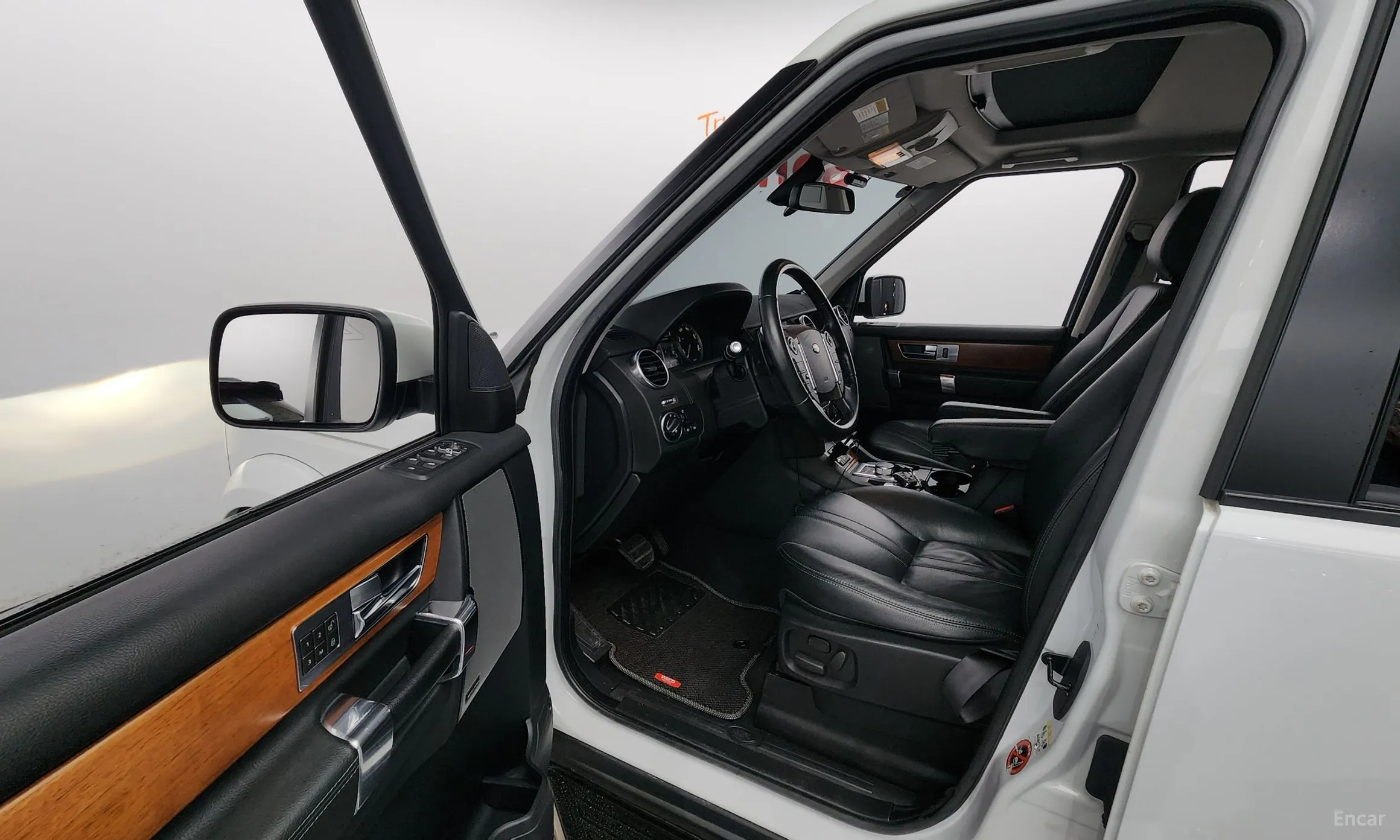 Land Rover Discovery 4 превью 10
