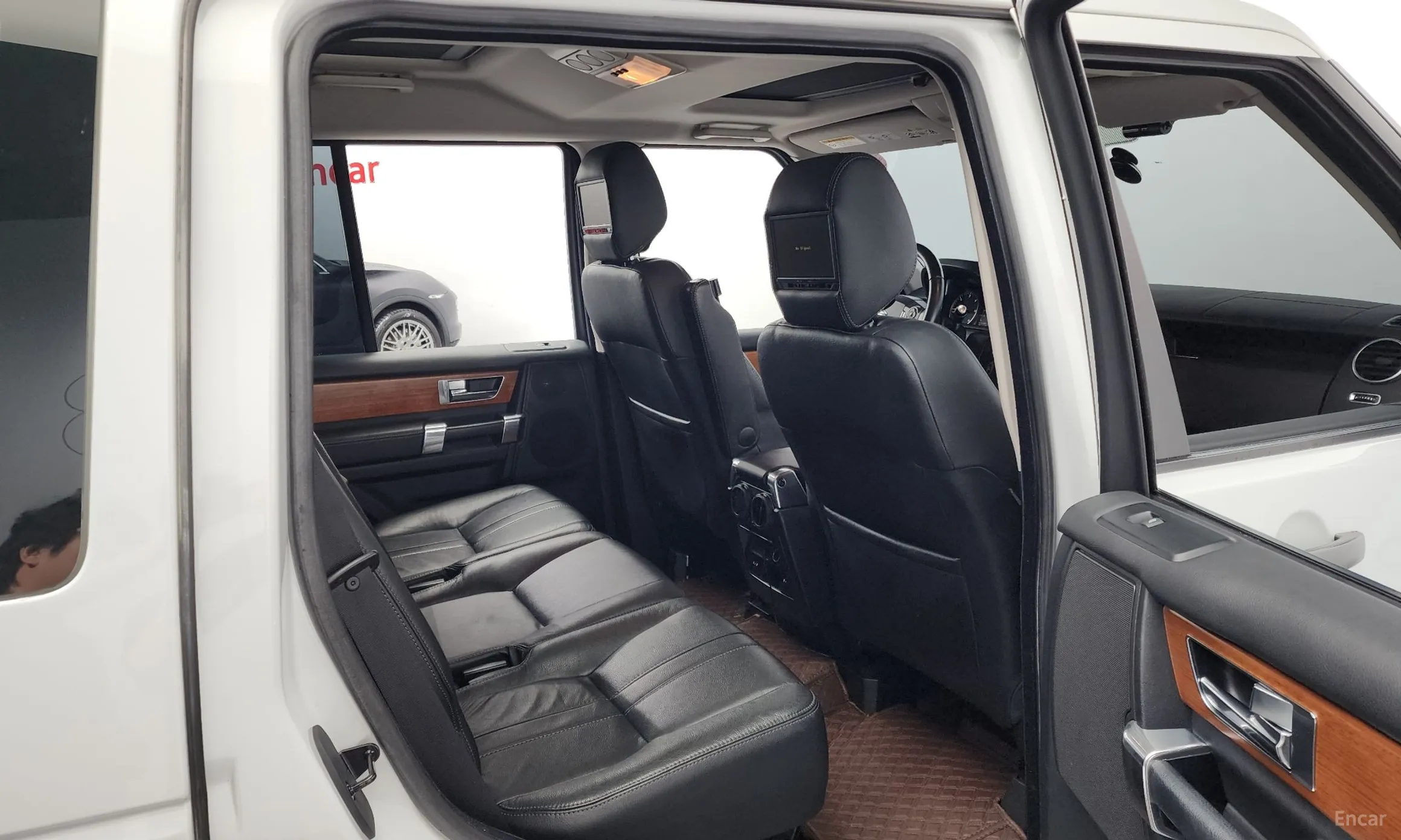 Land Rover Discovery 4 превью 12