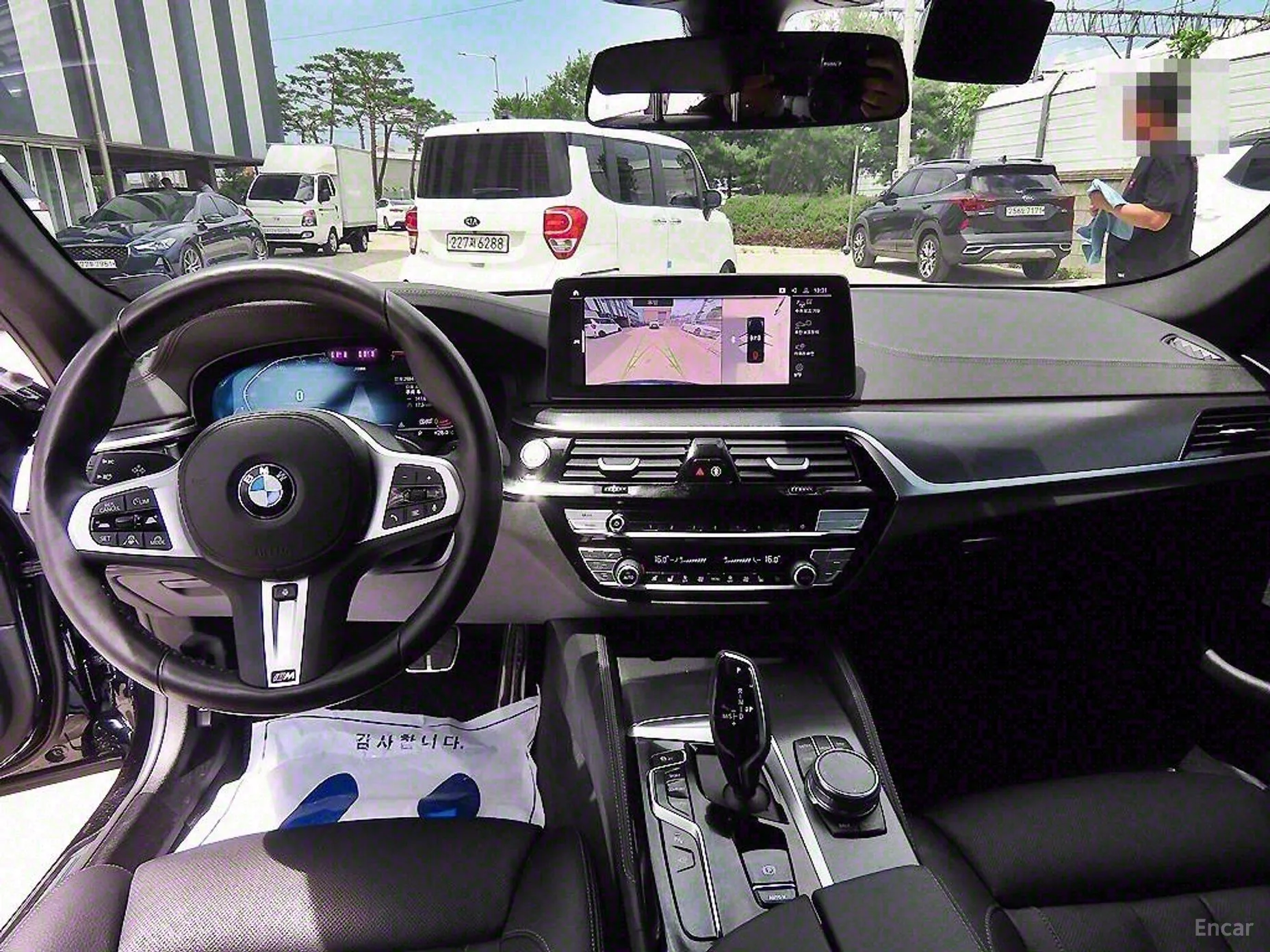 BMW 5 Series (G30) превью 4