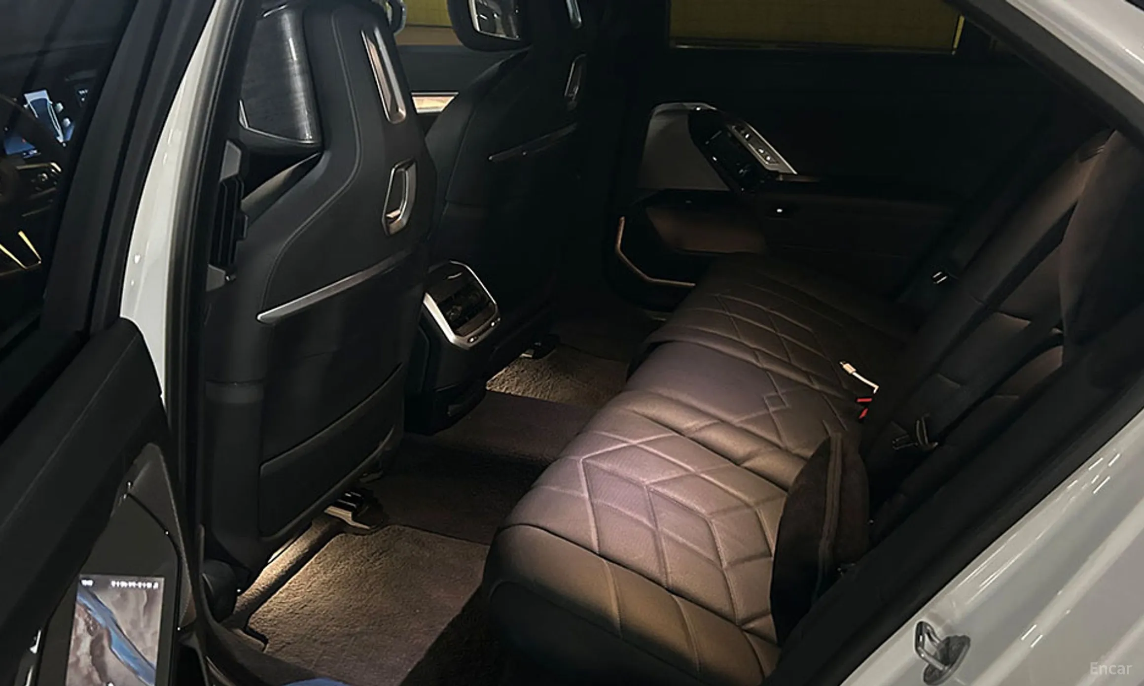BMW 7 Series (G70) превью 4