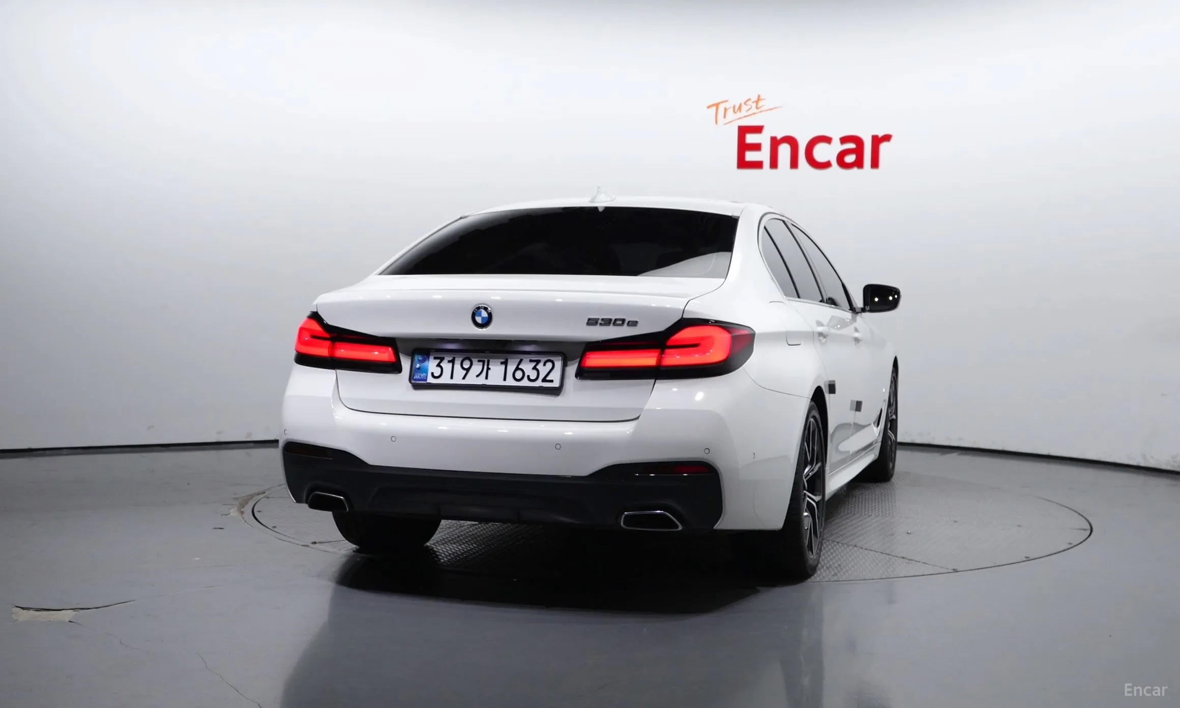 BMW 5 Series (G30) превью 3