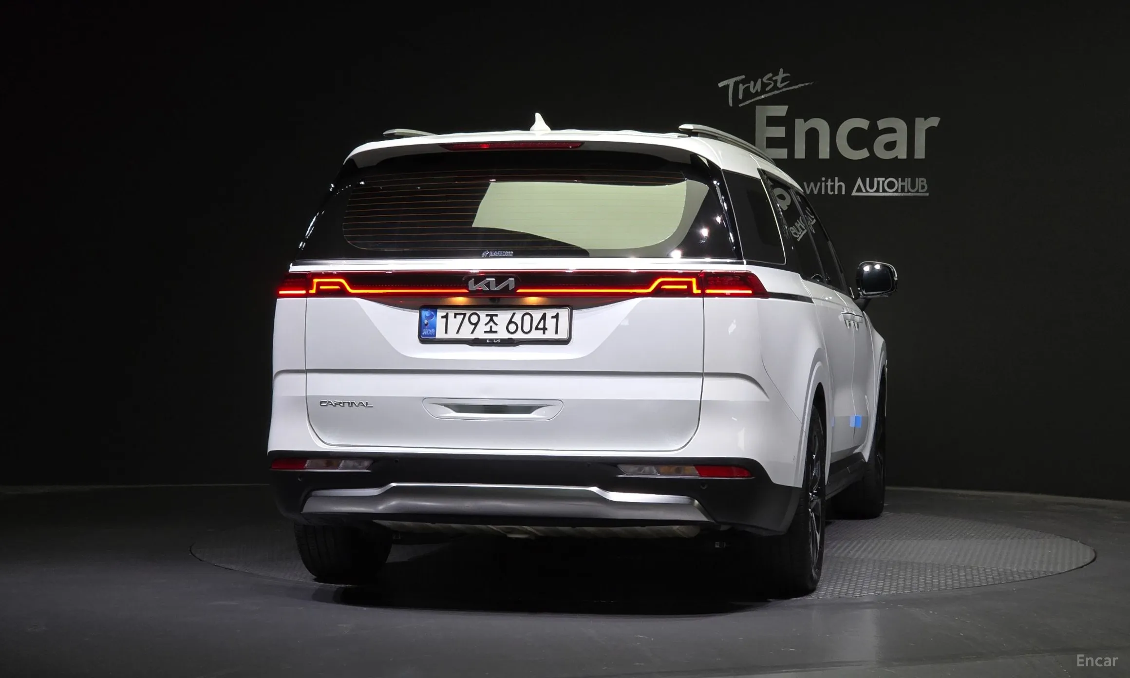 Kia Carnival Gen 4 превью 3