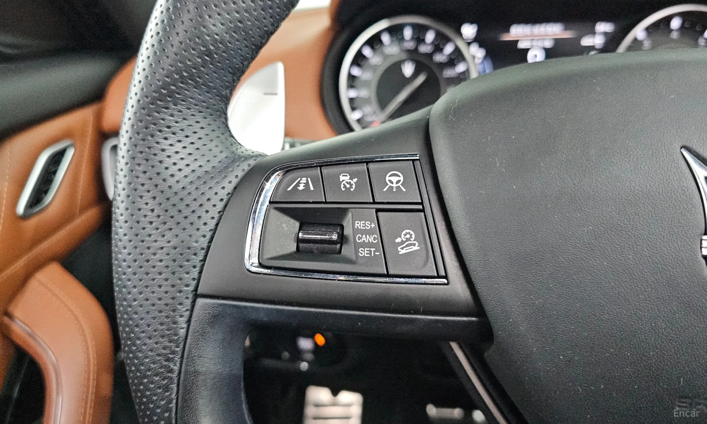 Maserati Levante превью 10