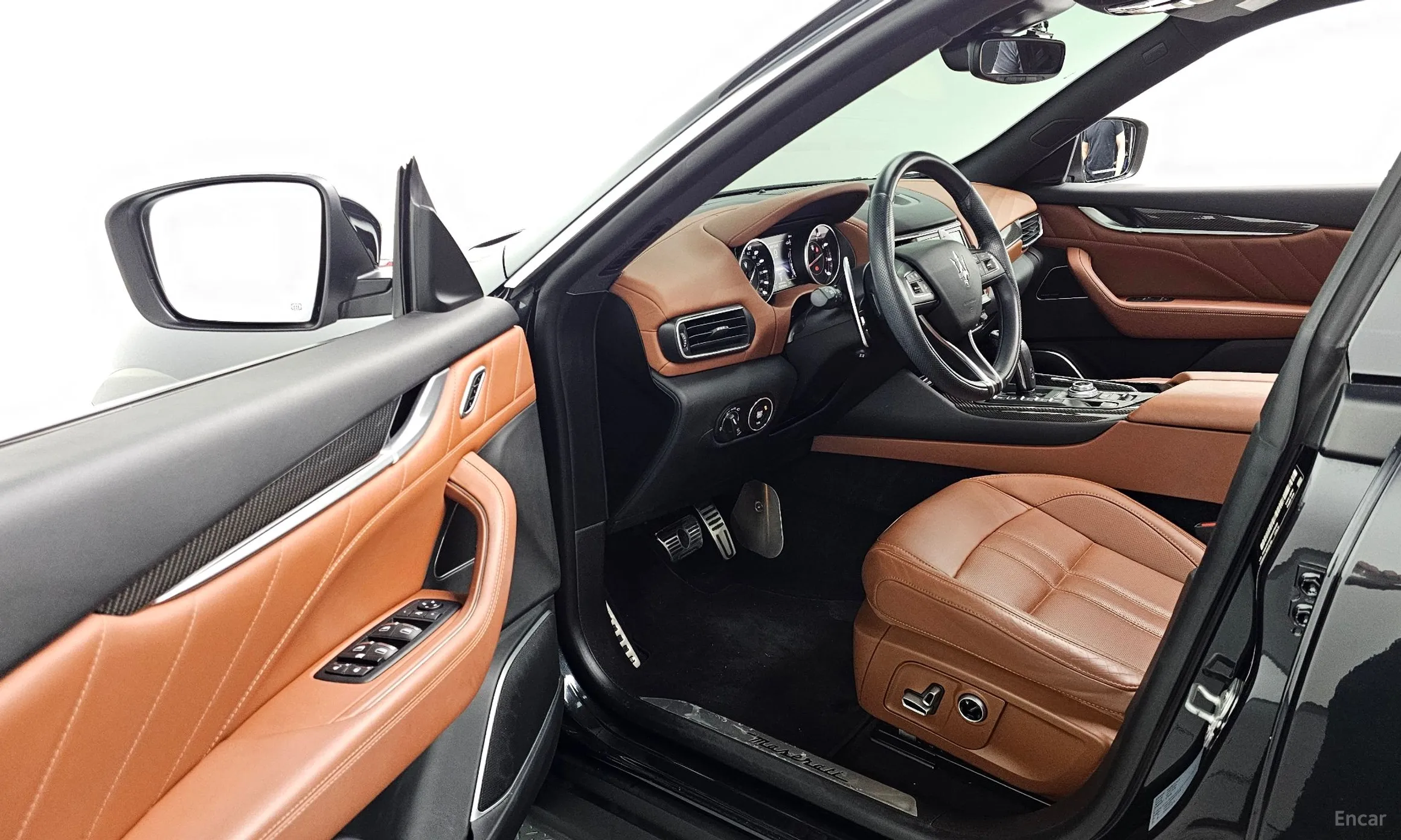 Maserati Levante превью 11