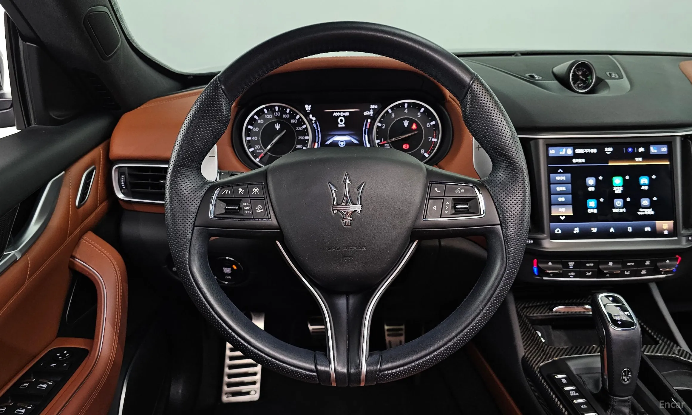 Maserati Levante превью 13