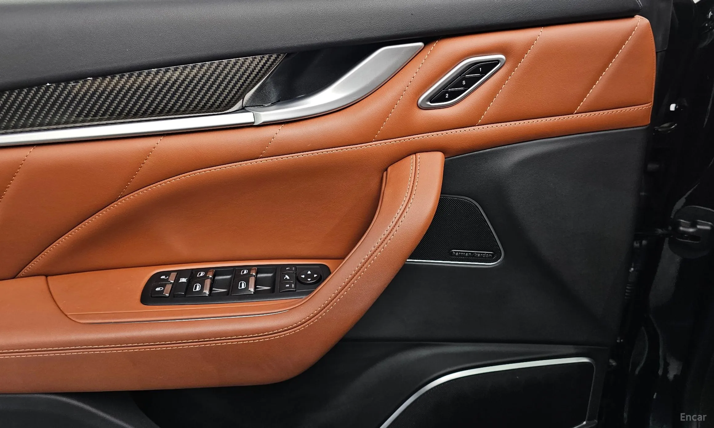 Maserati Levante превью 15