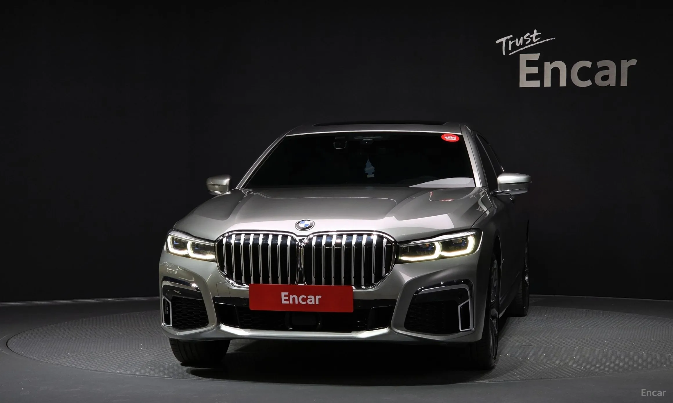 BMW 7 Series (G11) превью 2