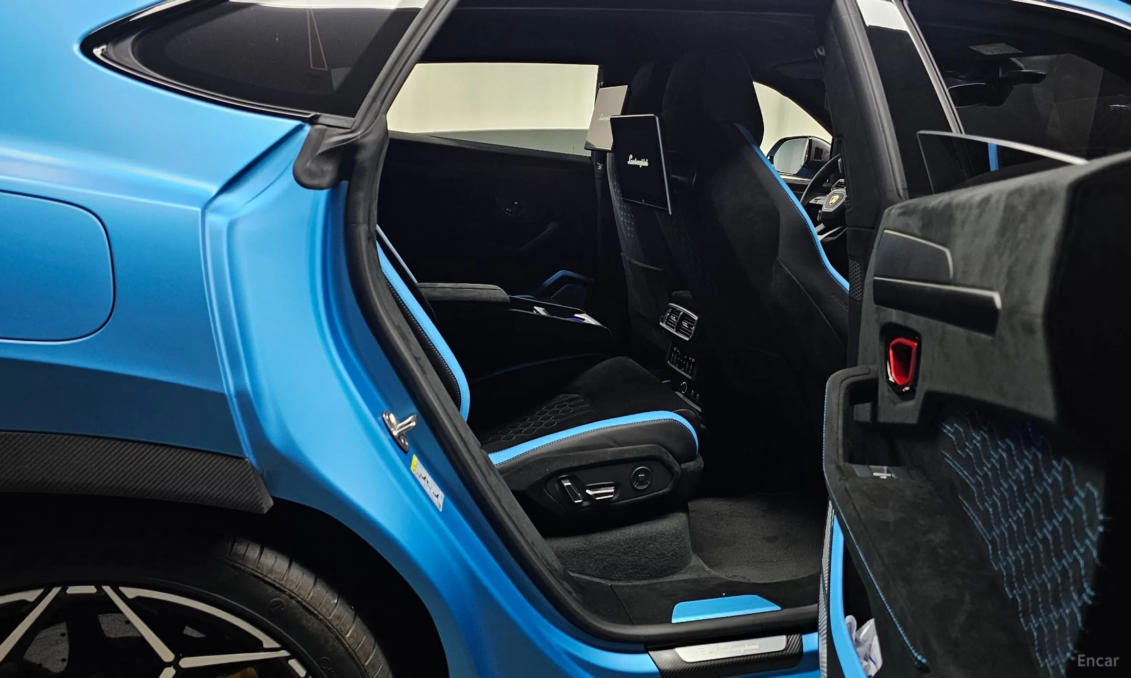 Lamborghini Urus превью 12