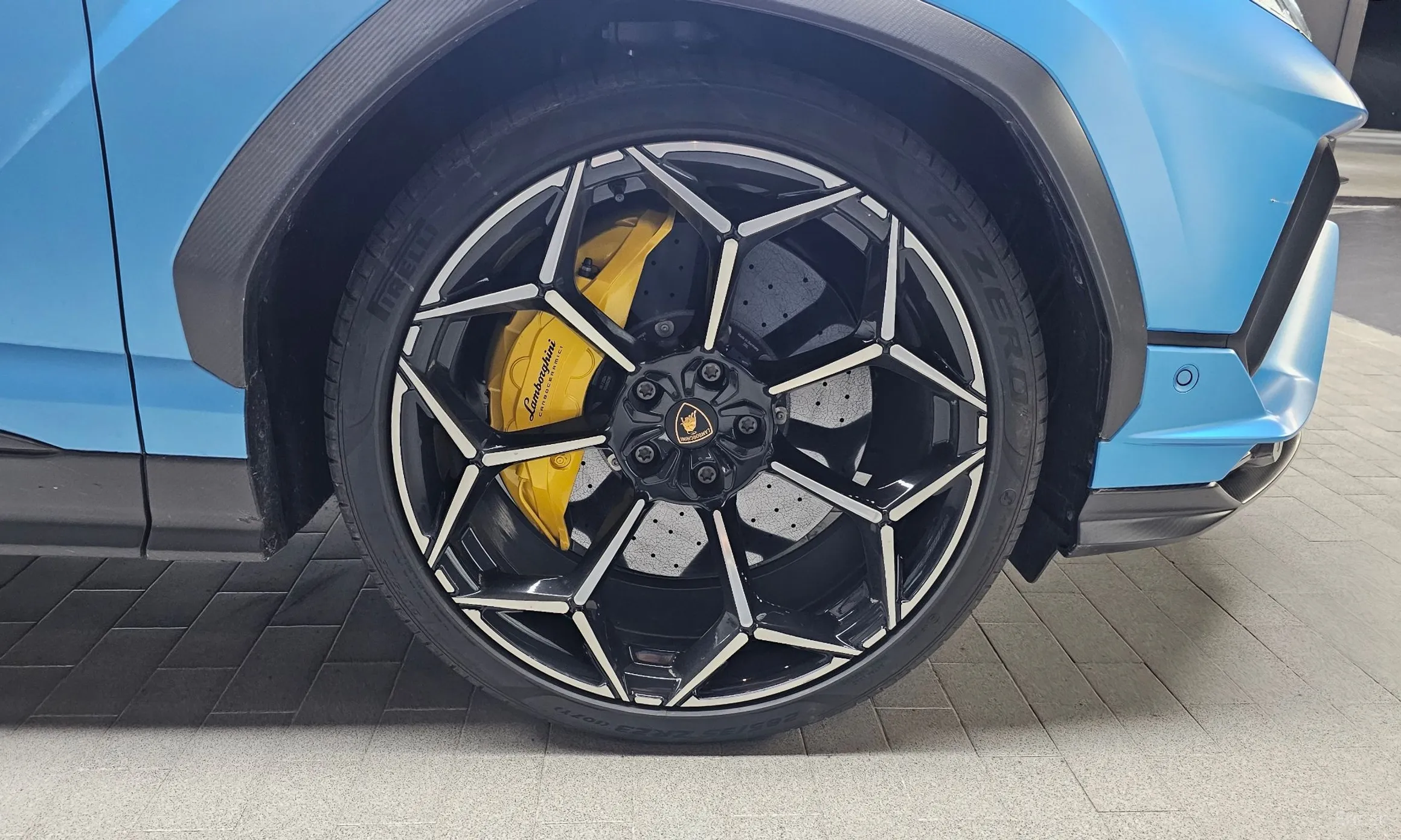 Lamborghini Urus превью 5