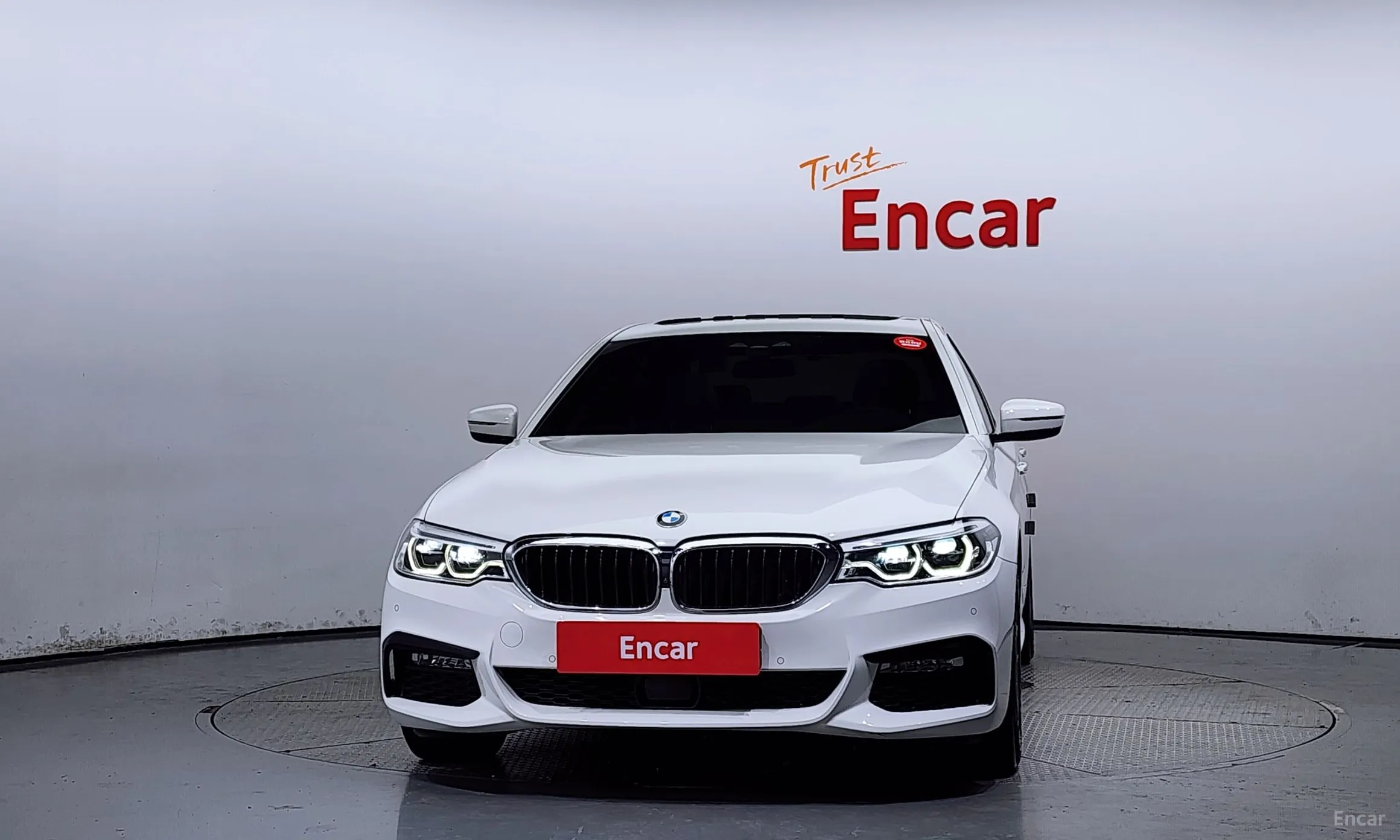 BMW 5 Series (G30) превью 2